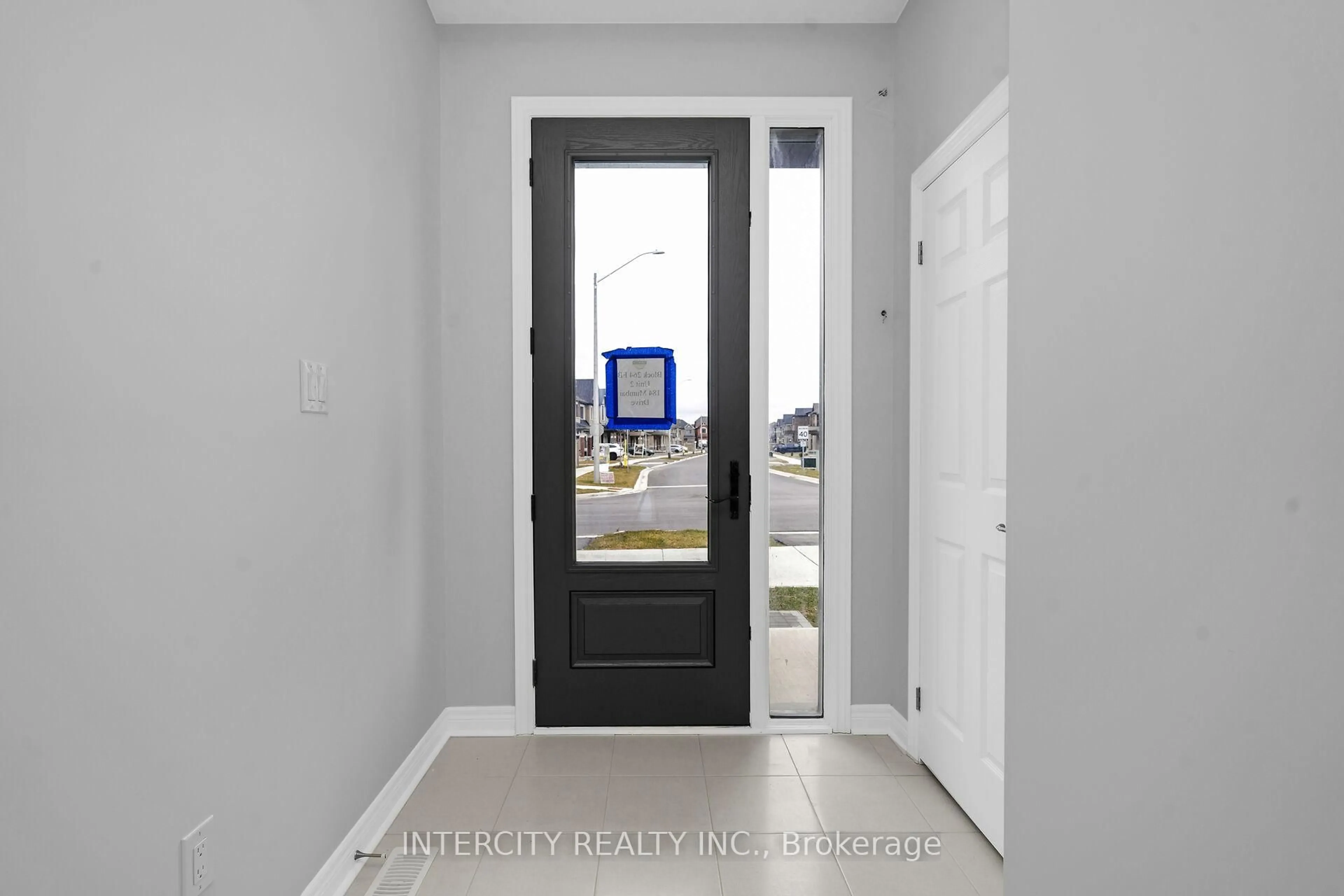 Indoor entryway for 184 Mumbai Dr, Markham Ontario L3S 0G5