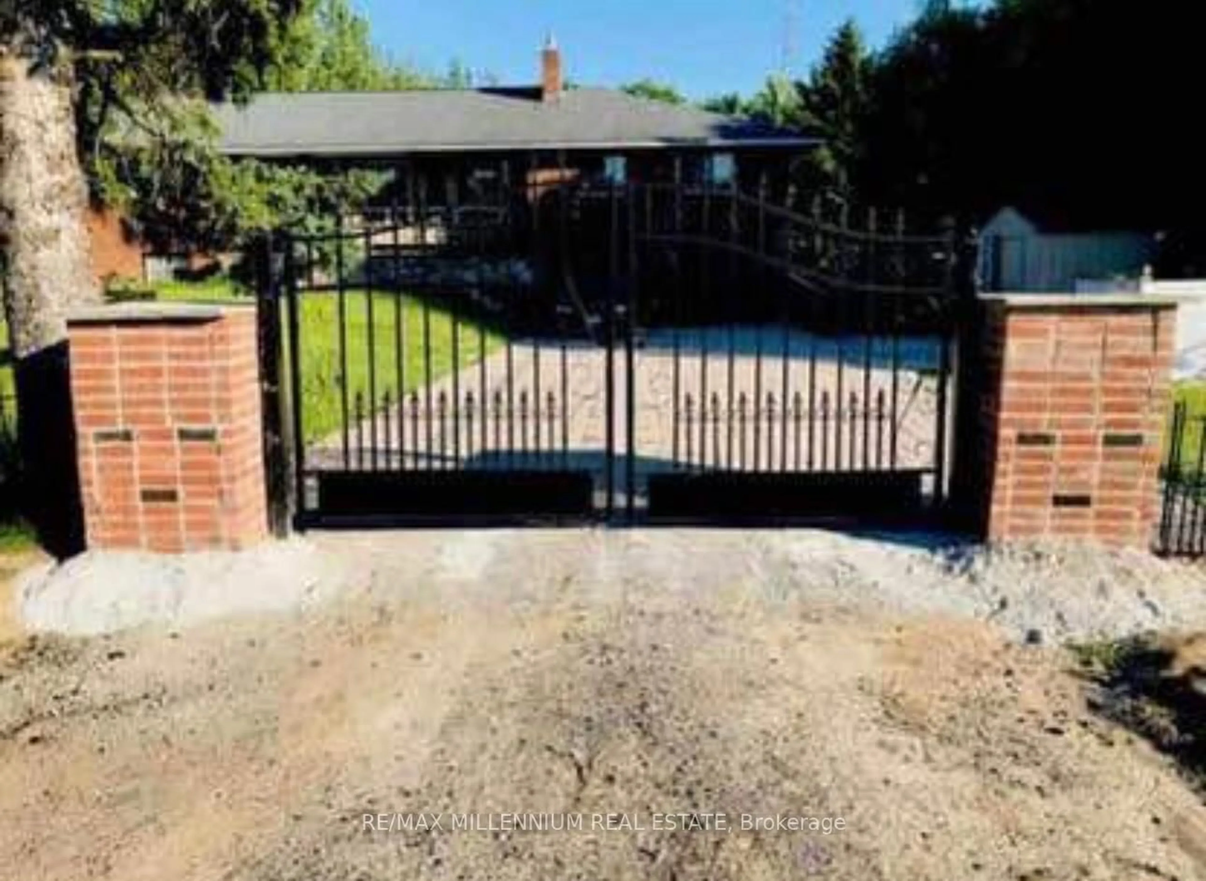 A pic from outside/outdoor area/front of a property/back of a property/a pic from drone, street for 2831 County Rd #89, Innisfil Ontario L0L 1L0