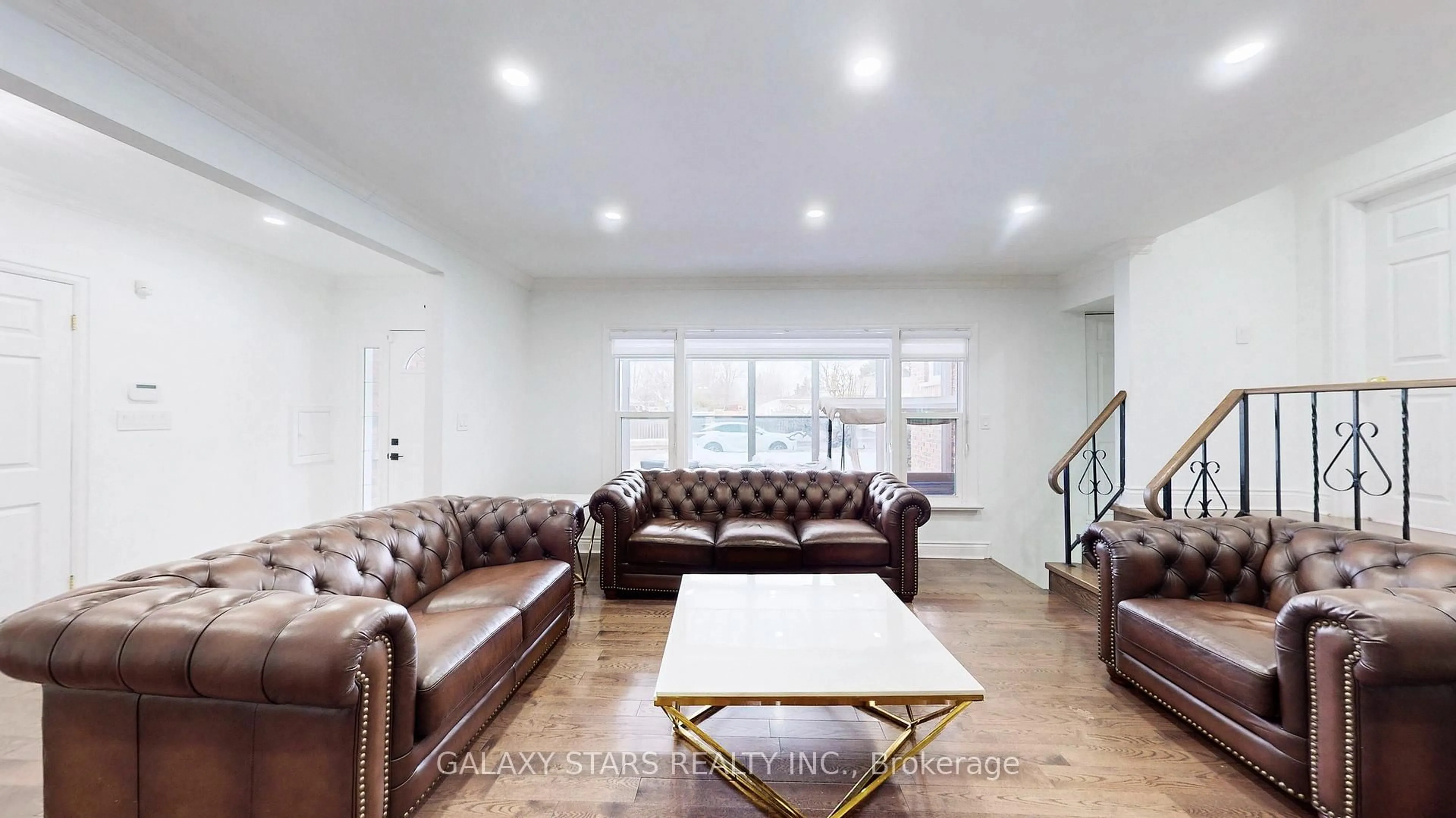 Living room with furniture, unknown for 296 Rupert Ave, Whitchurch-Stouffville Ontario L4A 1C9