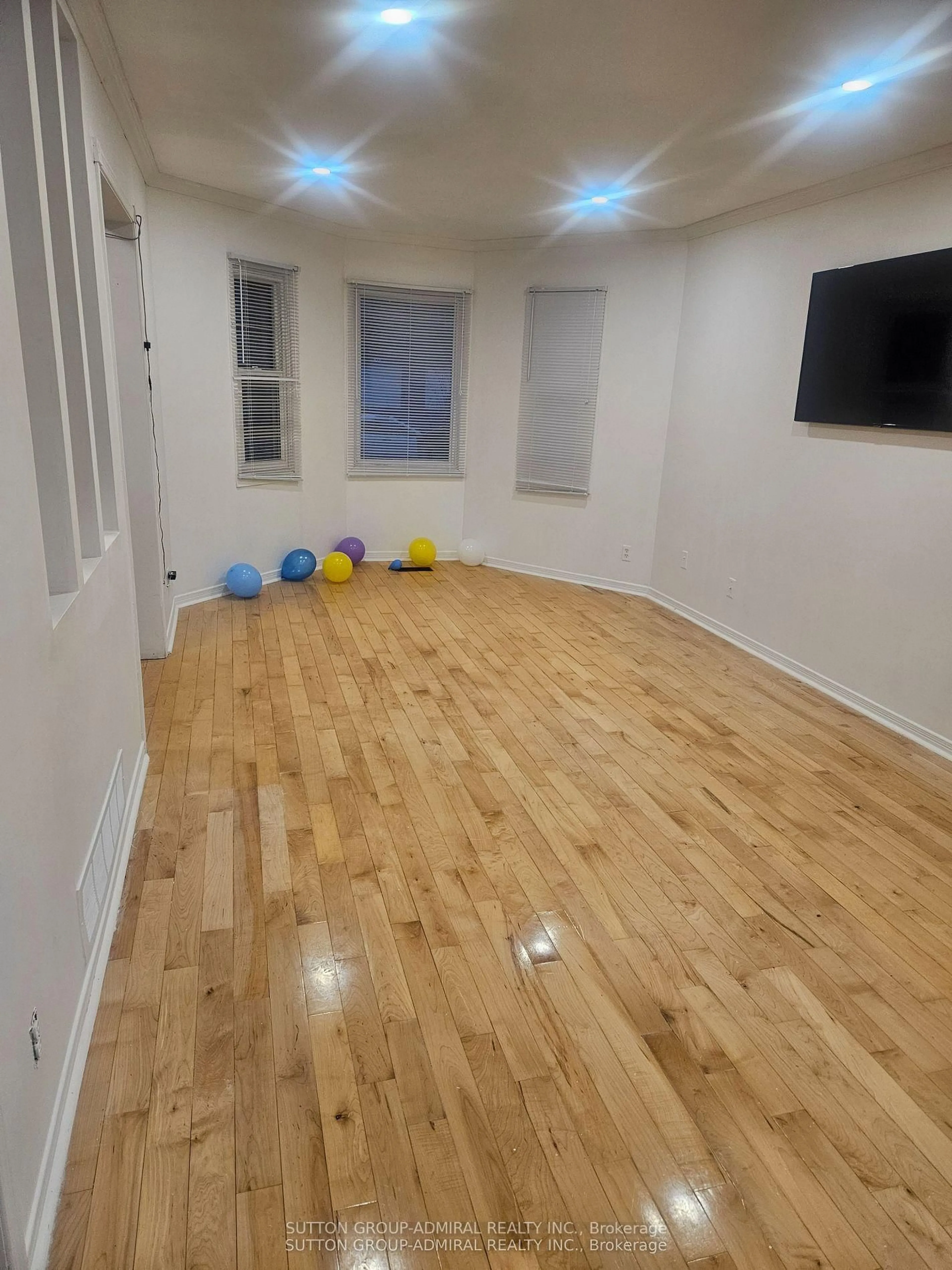 A pic of a room for 32 Magani Dr, Bradford West Gwillimbury Ontario L3Z 2S7