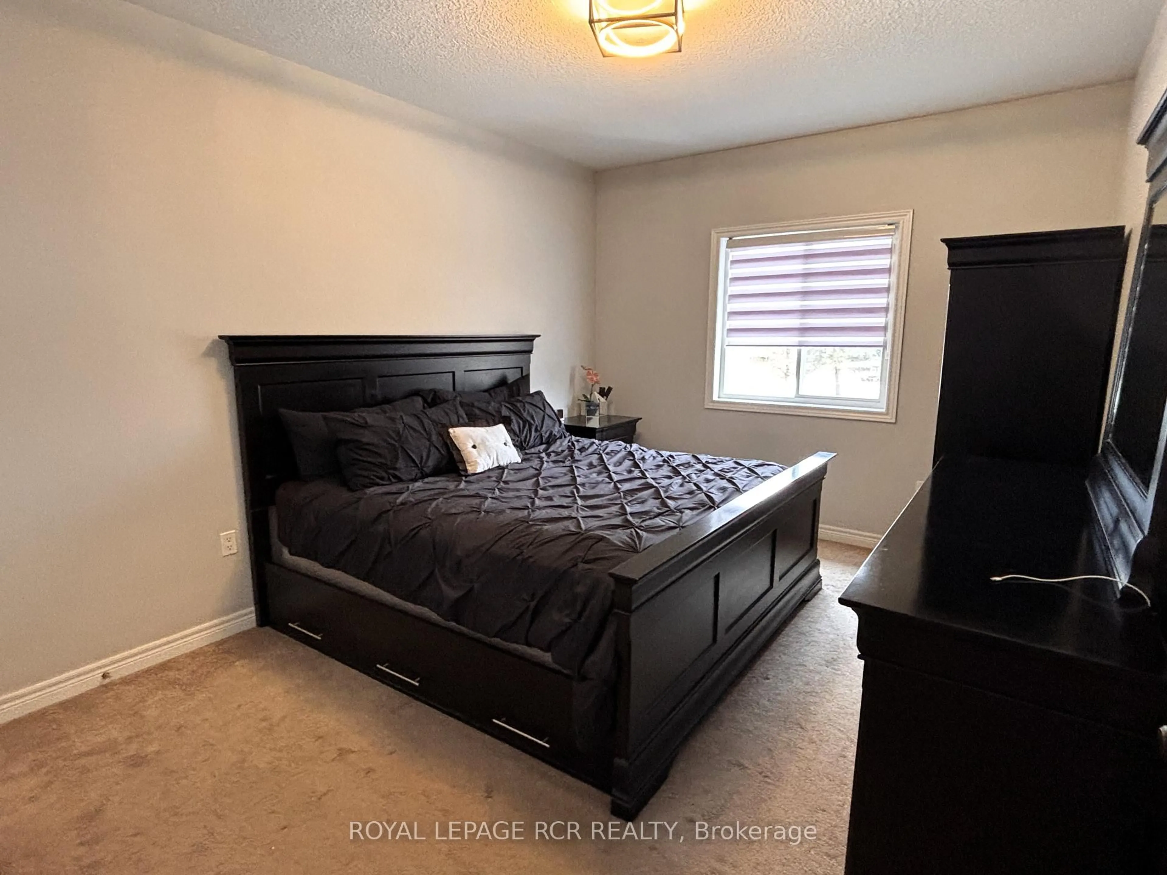 A pic of a room for 10 Fisher Dr, Adjala-Tosorontio Ontario L0M 1J0