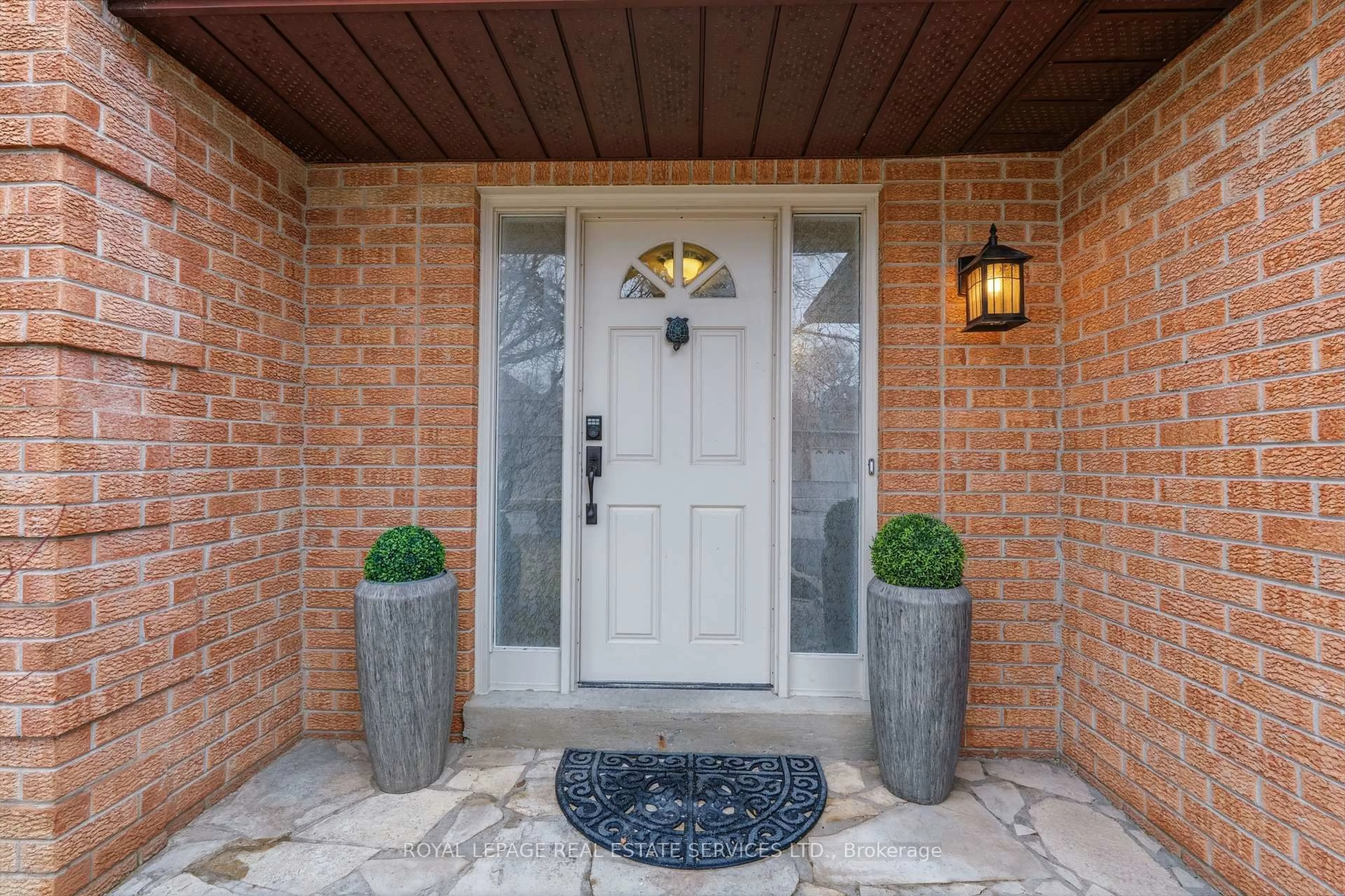 Indoor entryway for 89 Timberline Tr, Aurora Ontario L4G 6A1