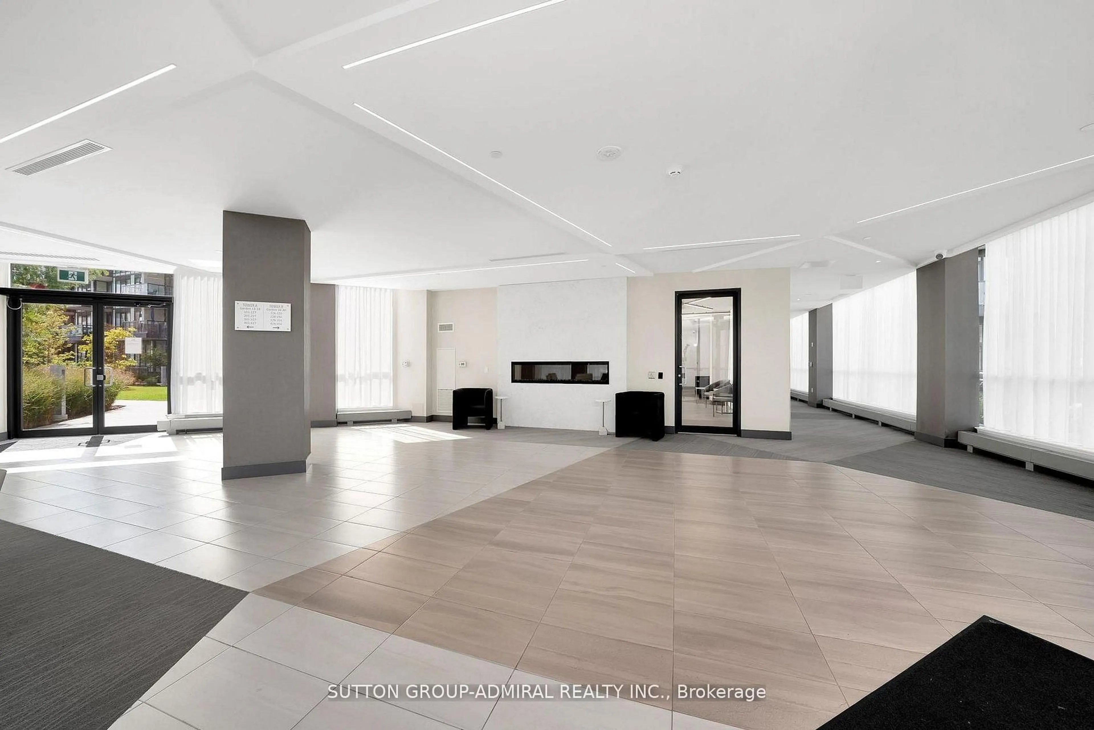 Indoor foyer for 415 Sea Ray Ave #431, Innisfil Ontario L9S 0R5