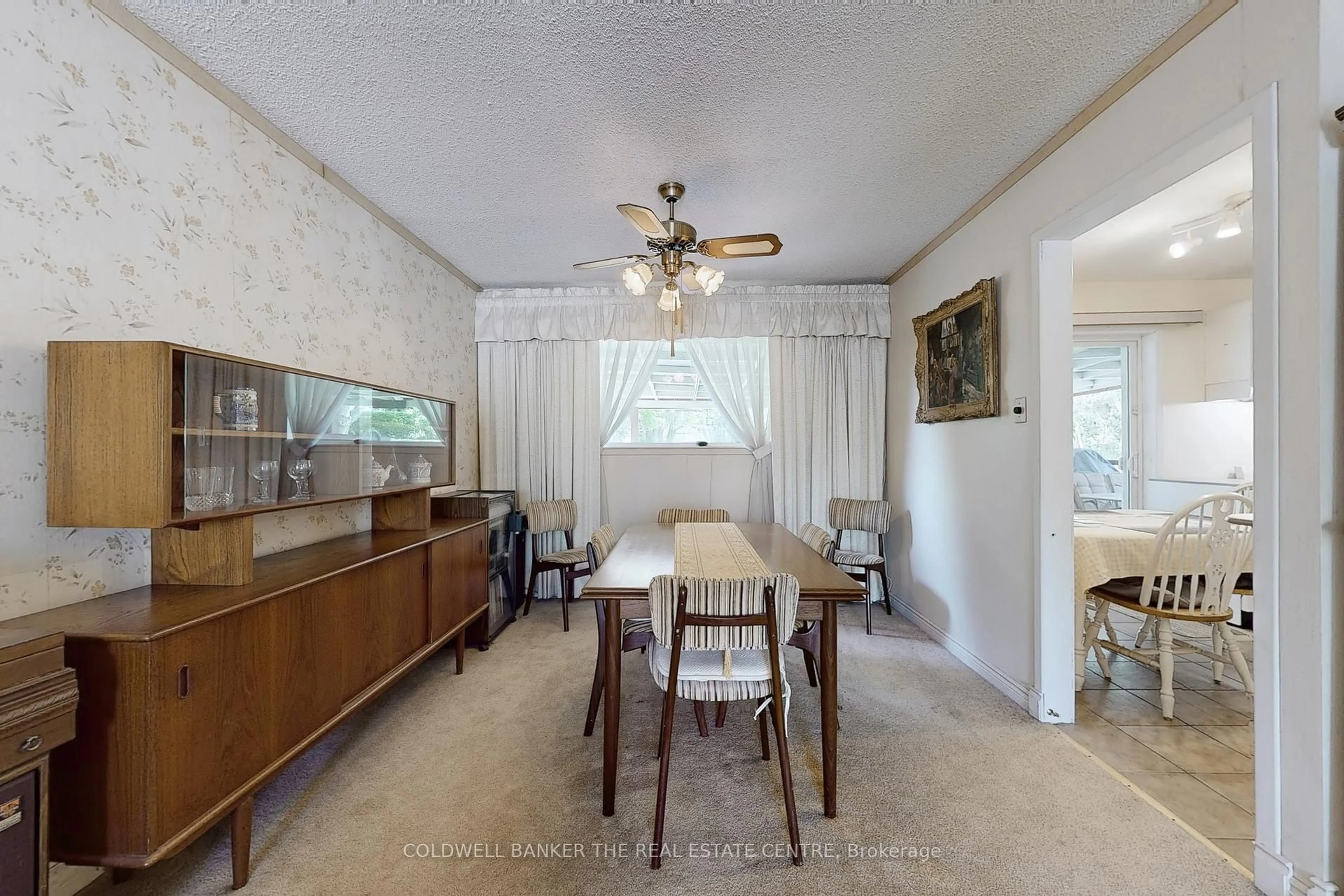 Dining room, unknown for 122 Valleyview Cres, Bradford West Gwillimbury Ontario L3Z 1S7