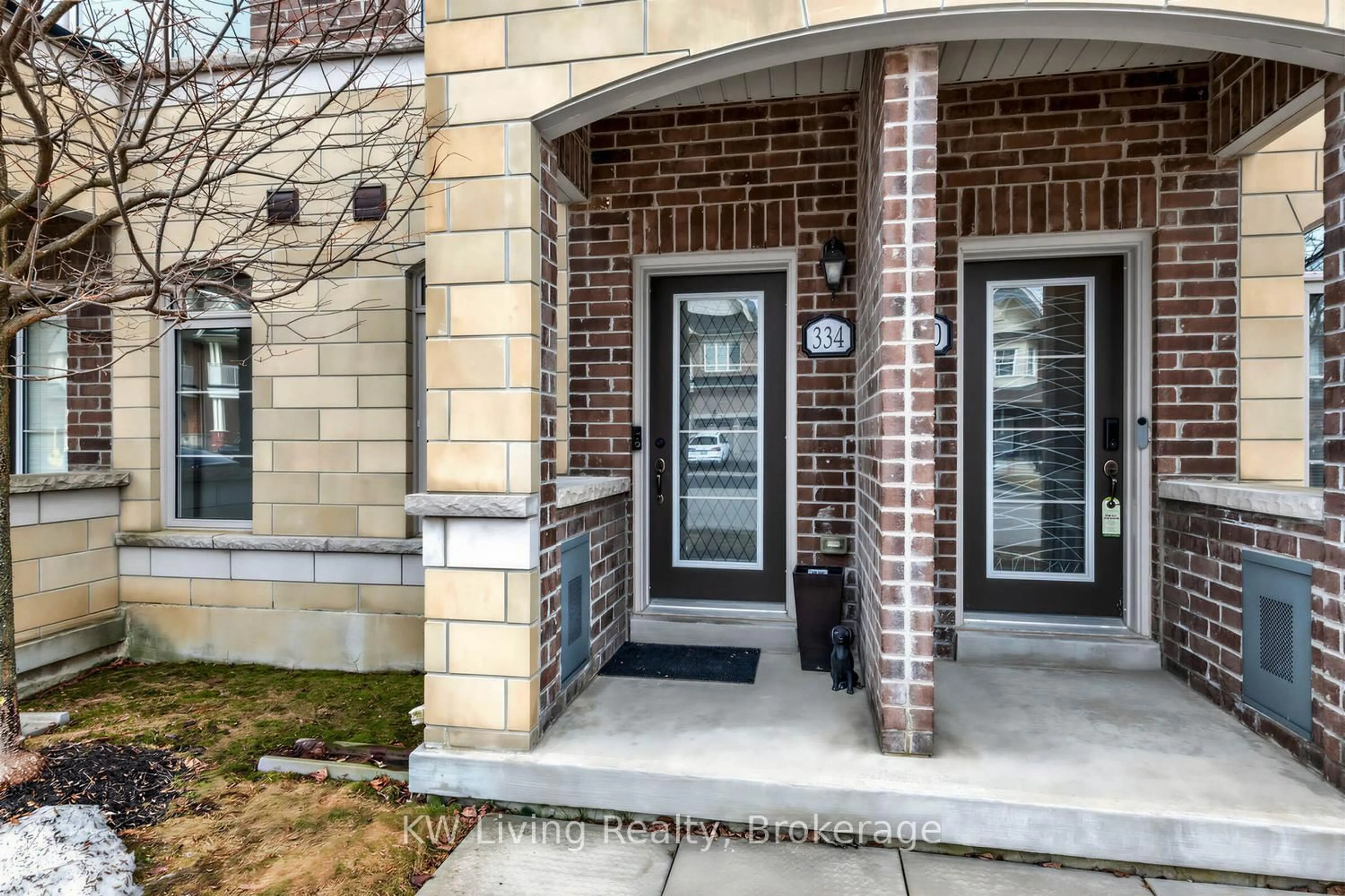 Indoor entryway for 334 John Davis Gate, Whitchurch-Stouffville Ontario L4A 1X1