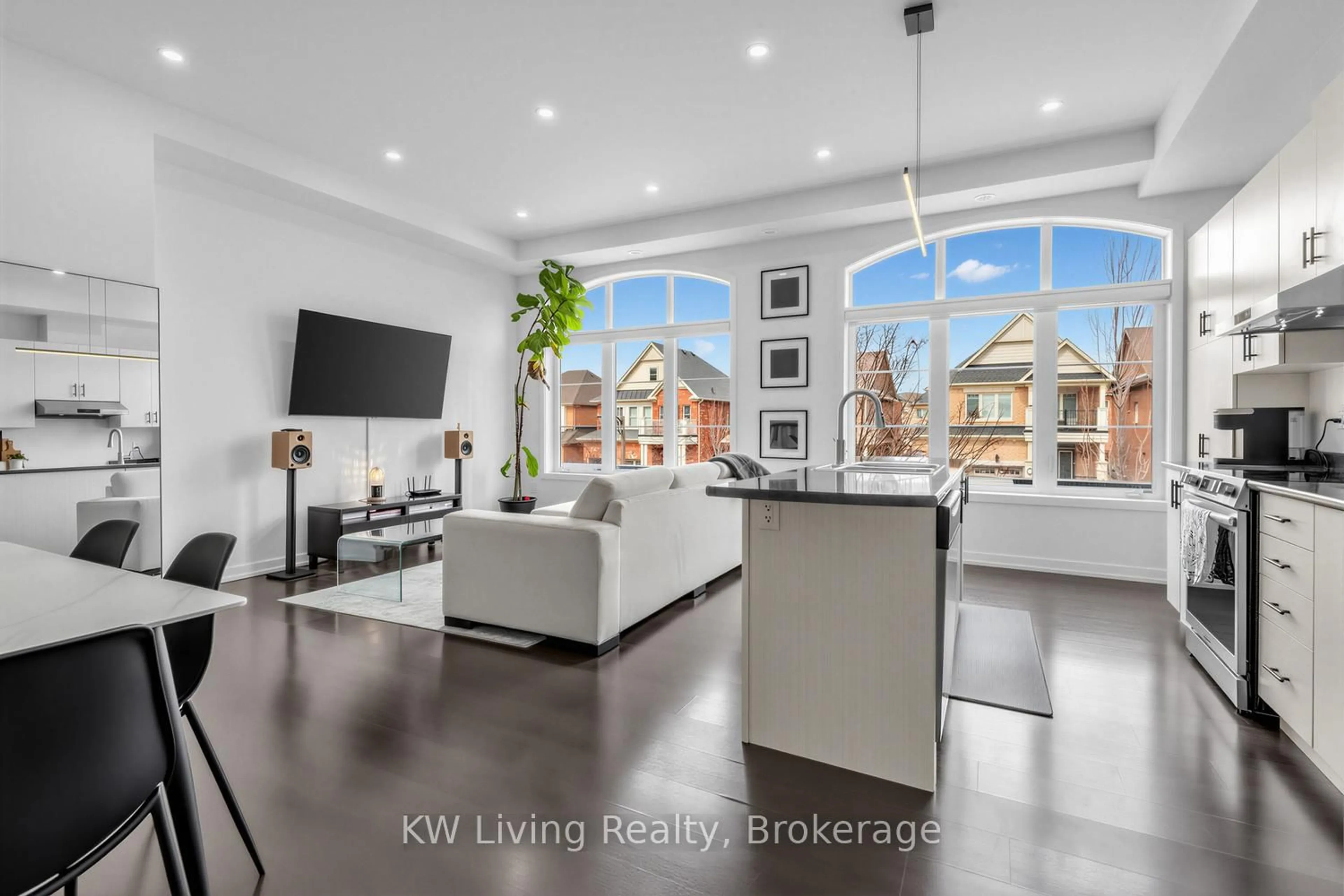 Living room with furniture, unknown for 334 John Davis Gate, Whitchurch-Stouffville Ontario L4A 1X1