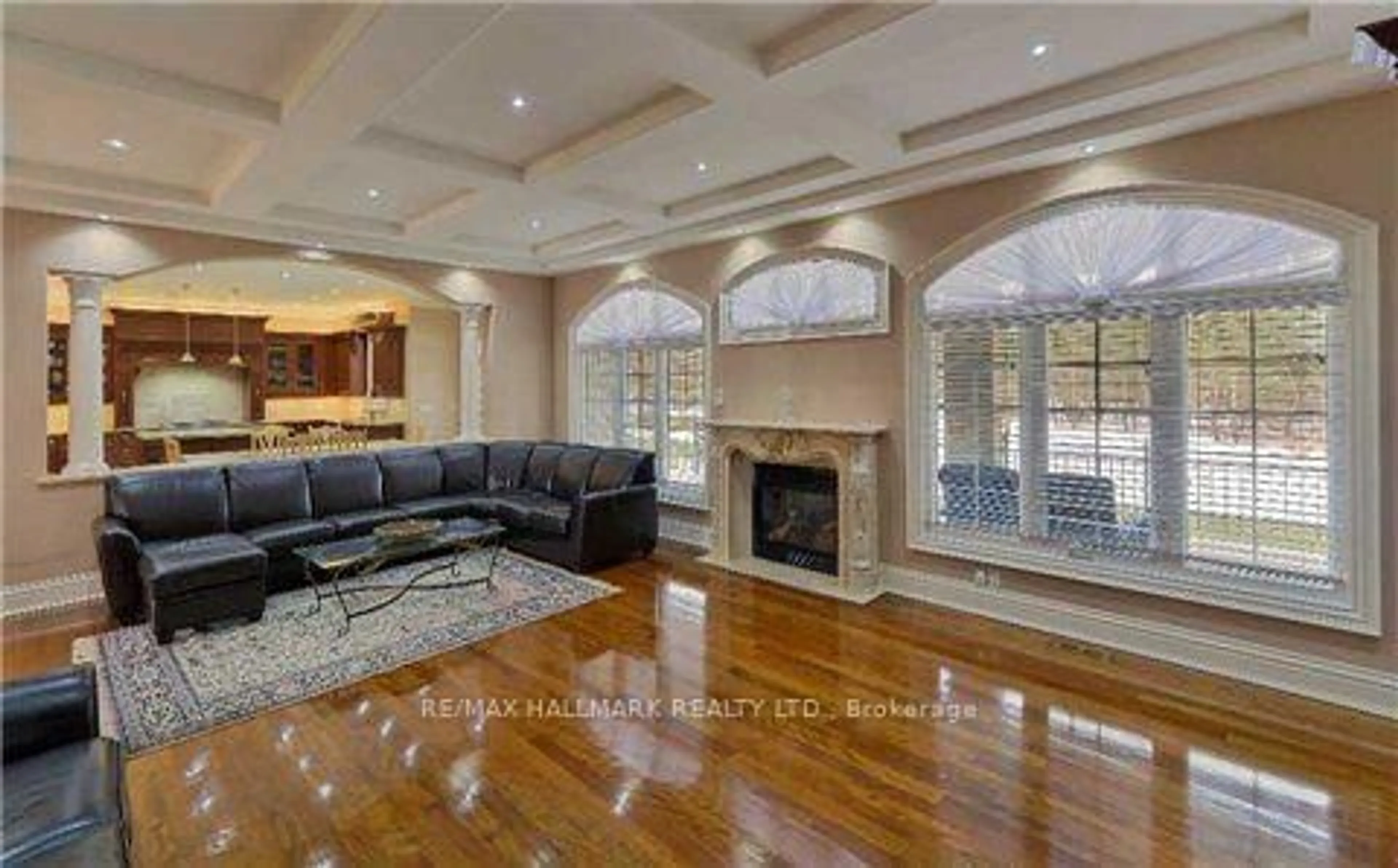 Living room with furniture, ceramic/tile floor for 11 Cranborne Chse, Whitchurch-Stouffville Ontario L4A 0C6