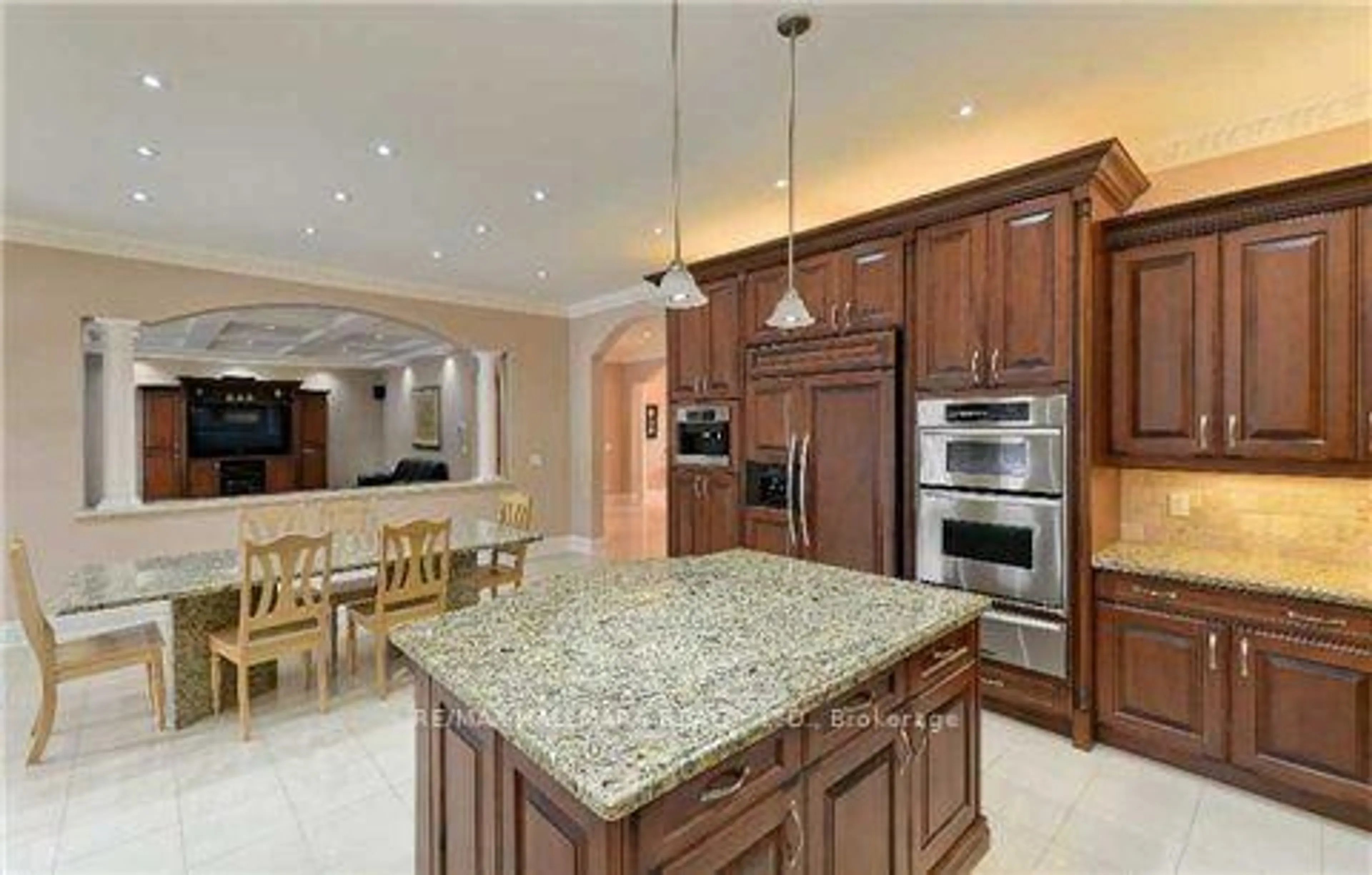 Open concept kitchen, ceramic/tile floor for 11 Cranborne Chse, Whitchurch-Stouffville Ontario L4A 0C6