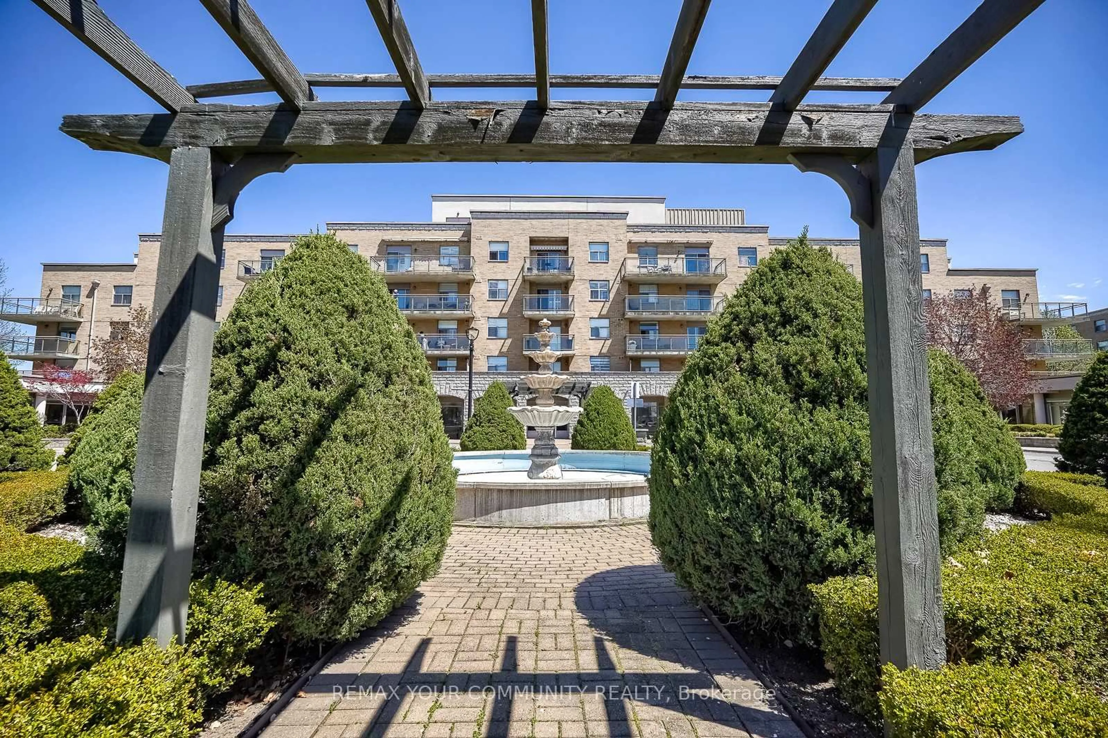 Pool for 2502 Rutherford Rd #109, Vaughan Ontario L4K 5N6