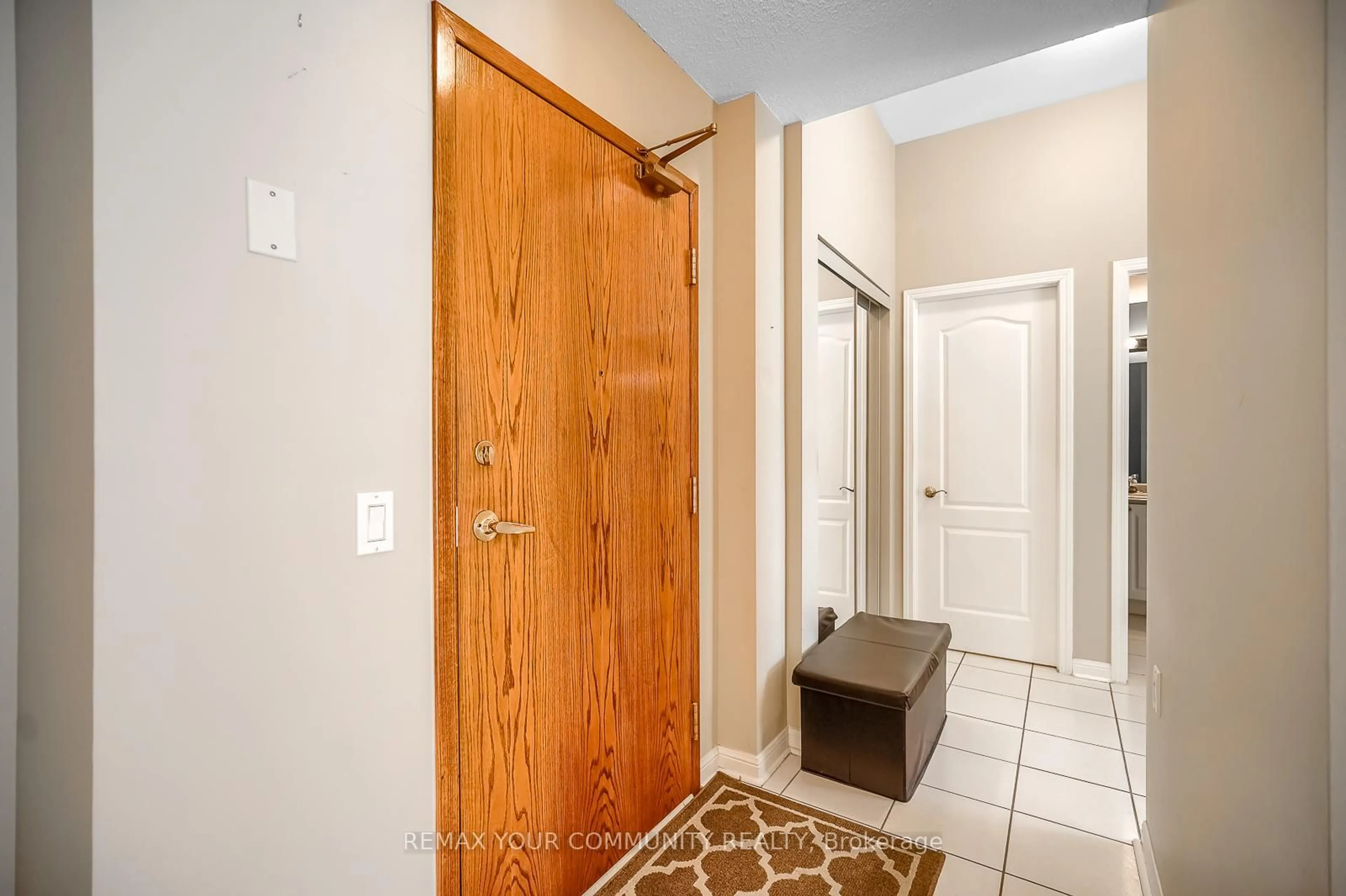 Indoor entryway for 2502 Rutherford Rd #109, Vaughan Ontario L4K 5N6