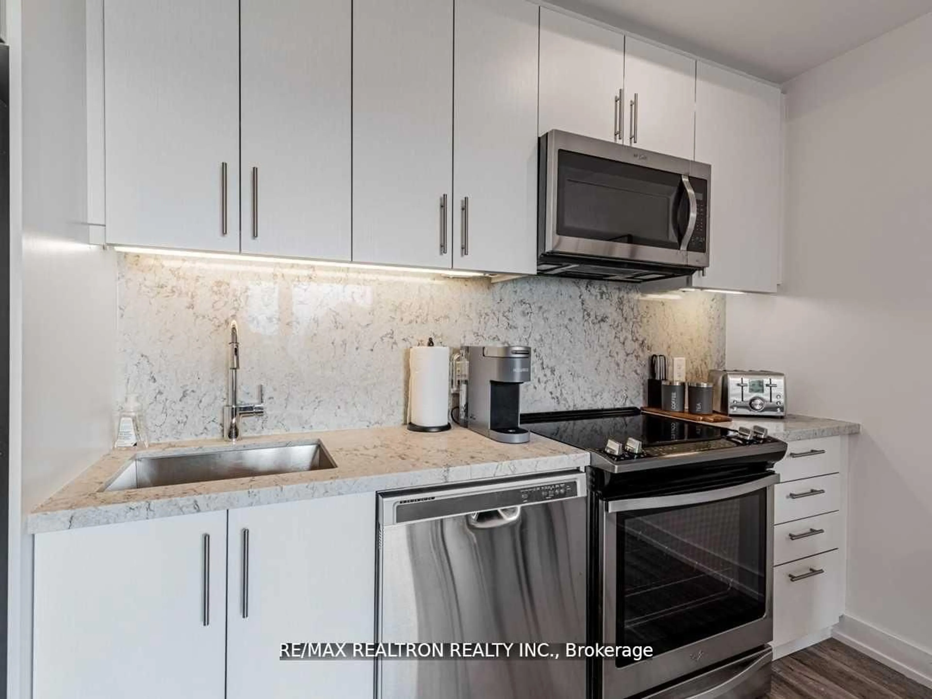 Standard kitchen, ceramic/tile floor for 333 Sea Ray Ave #D203, Innisfil Ontario L9S 0L9