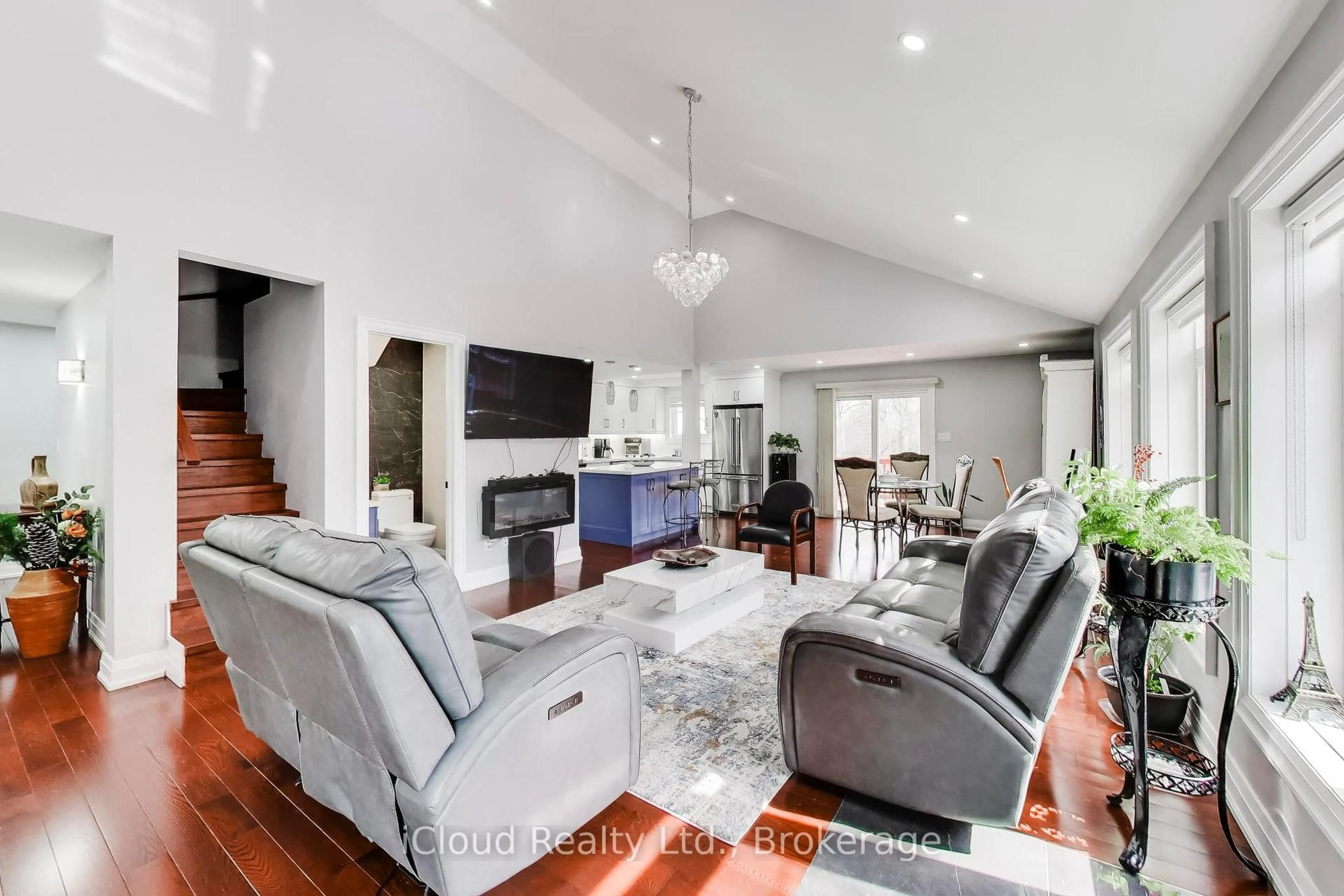 Living room with furniture, unknown for 16175 Jane St, King Ontario L7B 0G3