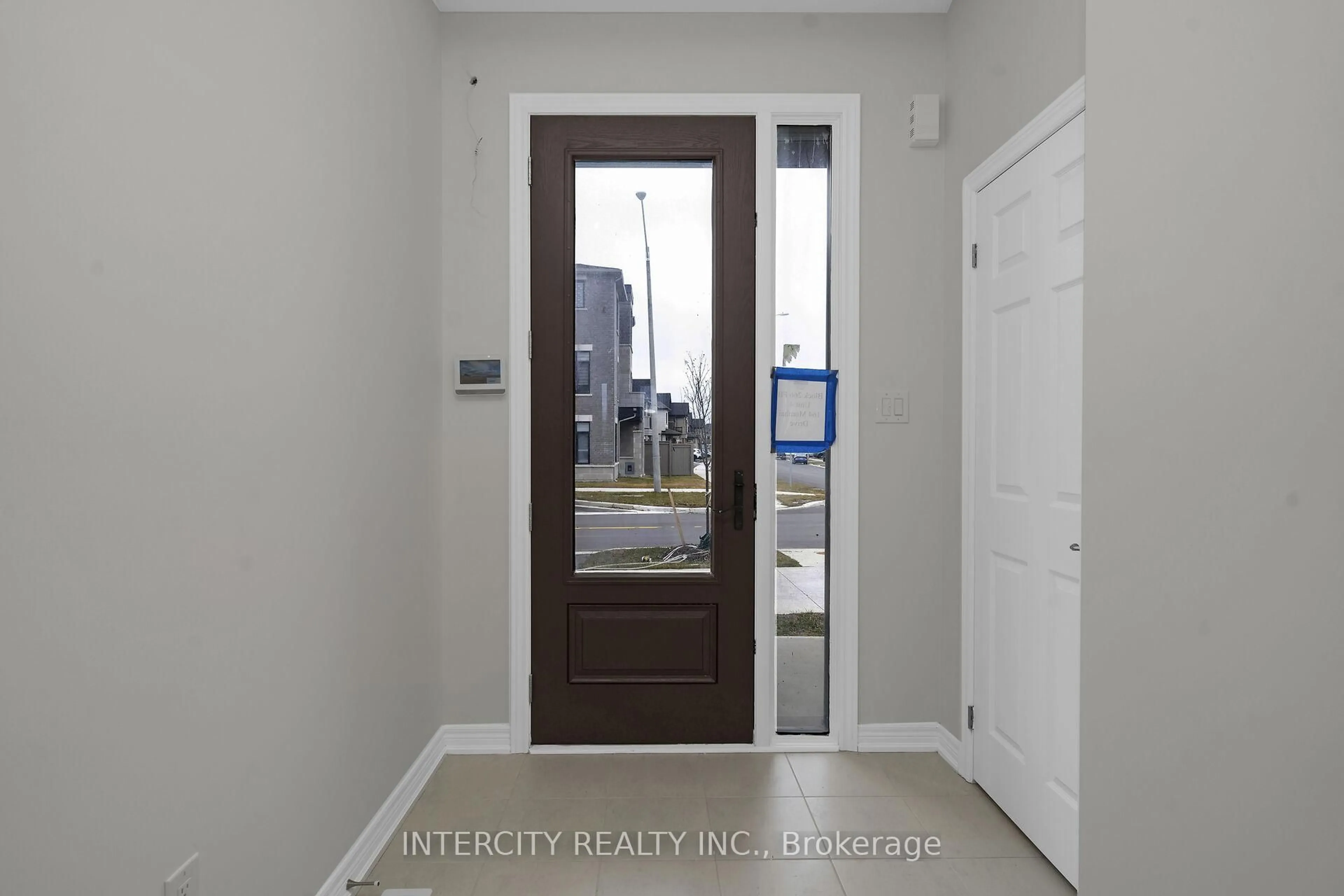 Indoor entryway for 164 Mumbai Dr, Markham Ontario L3S 3K5