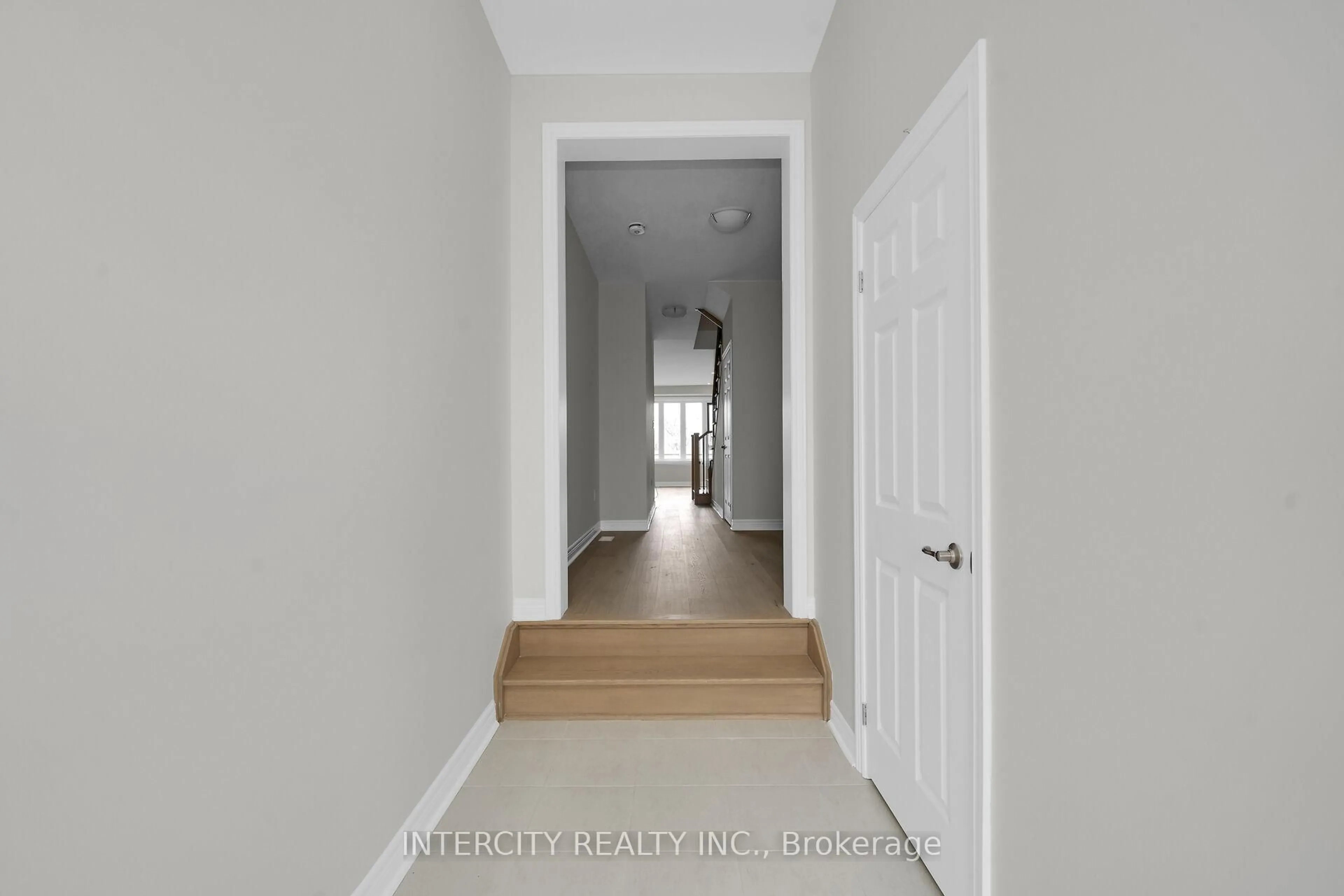 Indoor entryway for 49 Johann Dr, Markham Ontario L3S 3K5