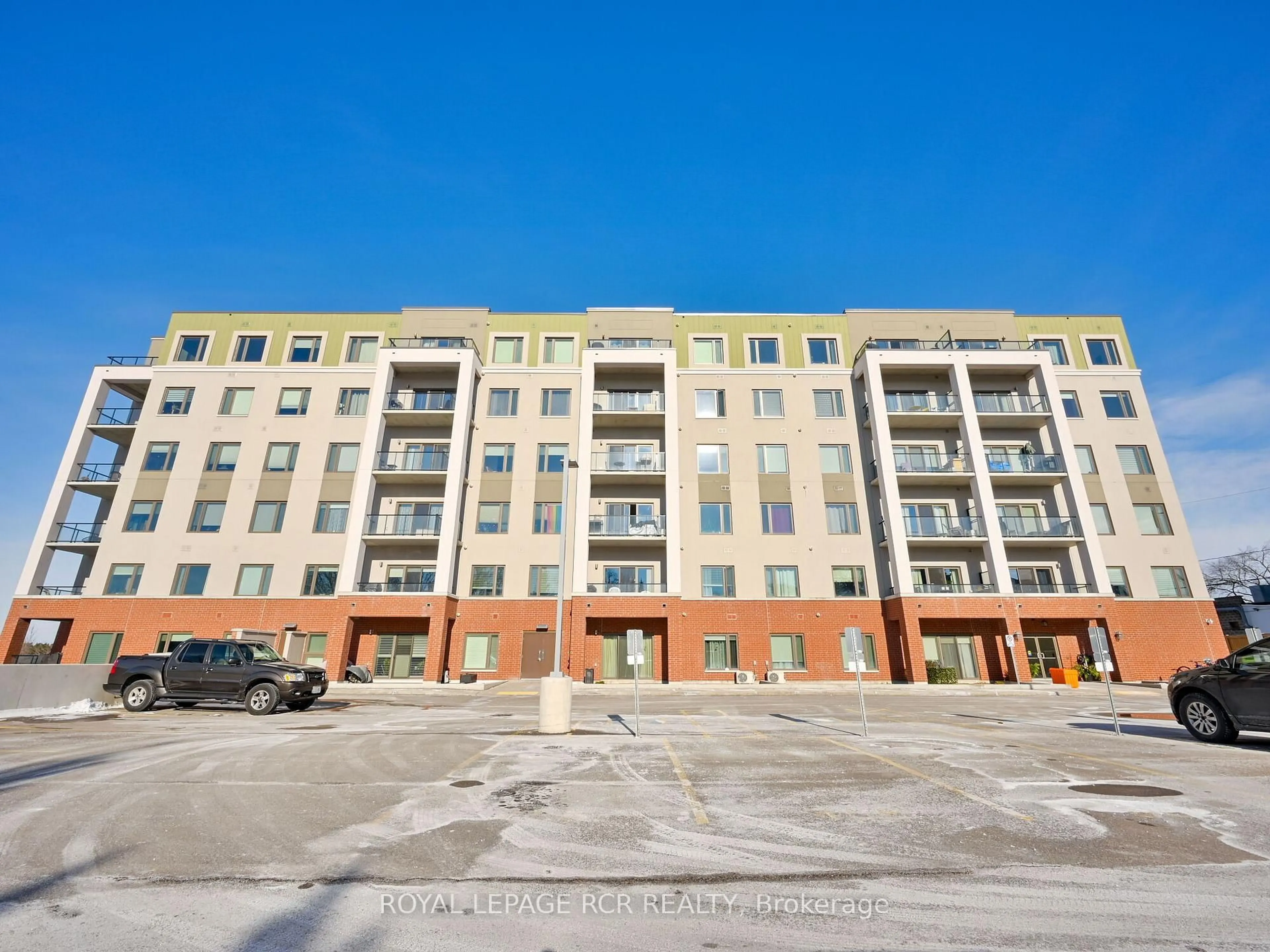 A pic from outside/outdoor area/front of a property/back of a property/a pic from drone, building for 64 Queen St #502, New Tecumseth Ontario L0G 1W0