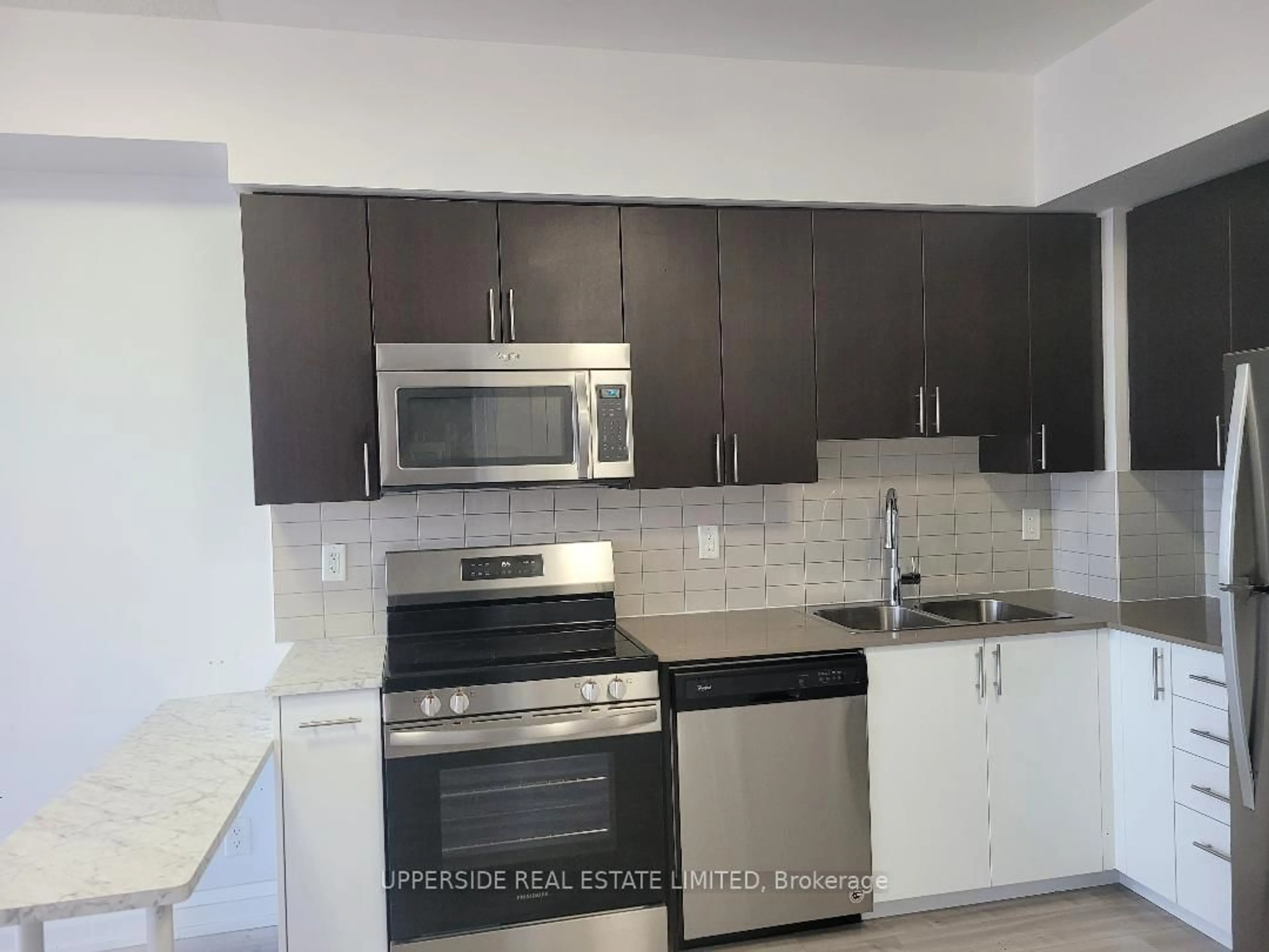 Standard kitchen, ceramic/tile floor for 7890 Bathurst St #1702, Vaughan Ontario L4J 0J9