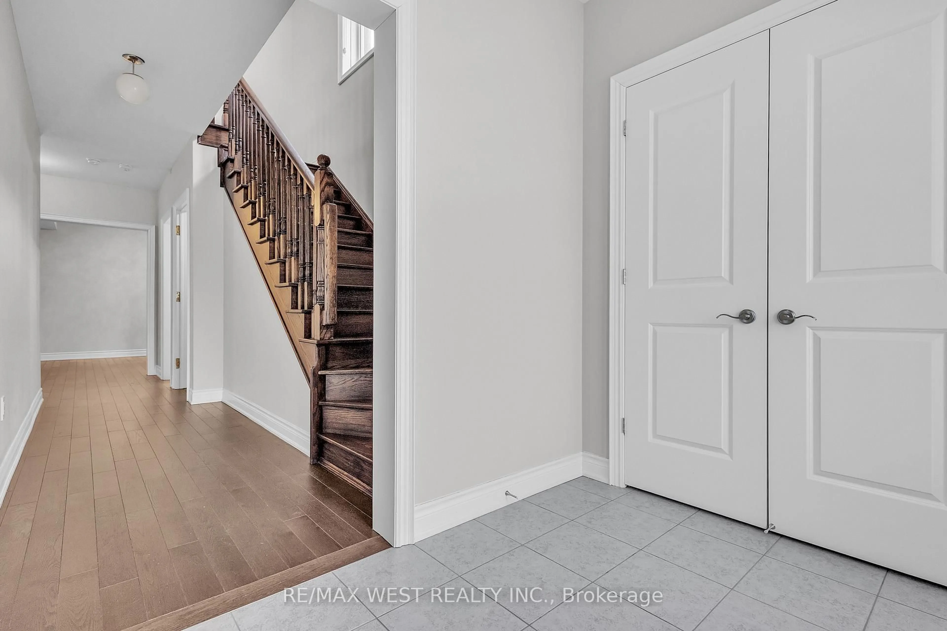 Indoor entryway for 65 Port Royal Ave, Vaughan Ontario L4H 4K6