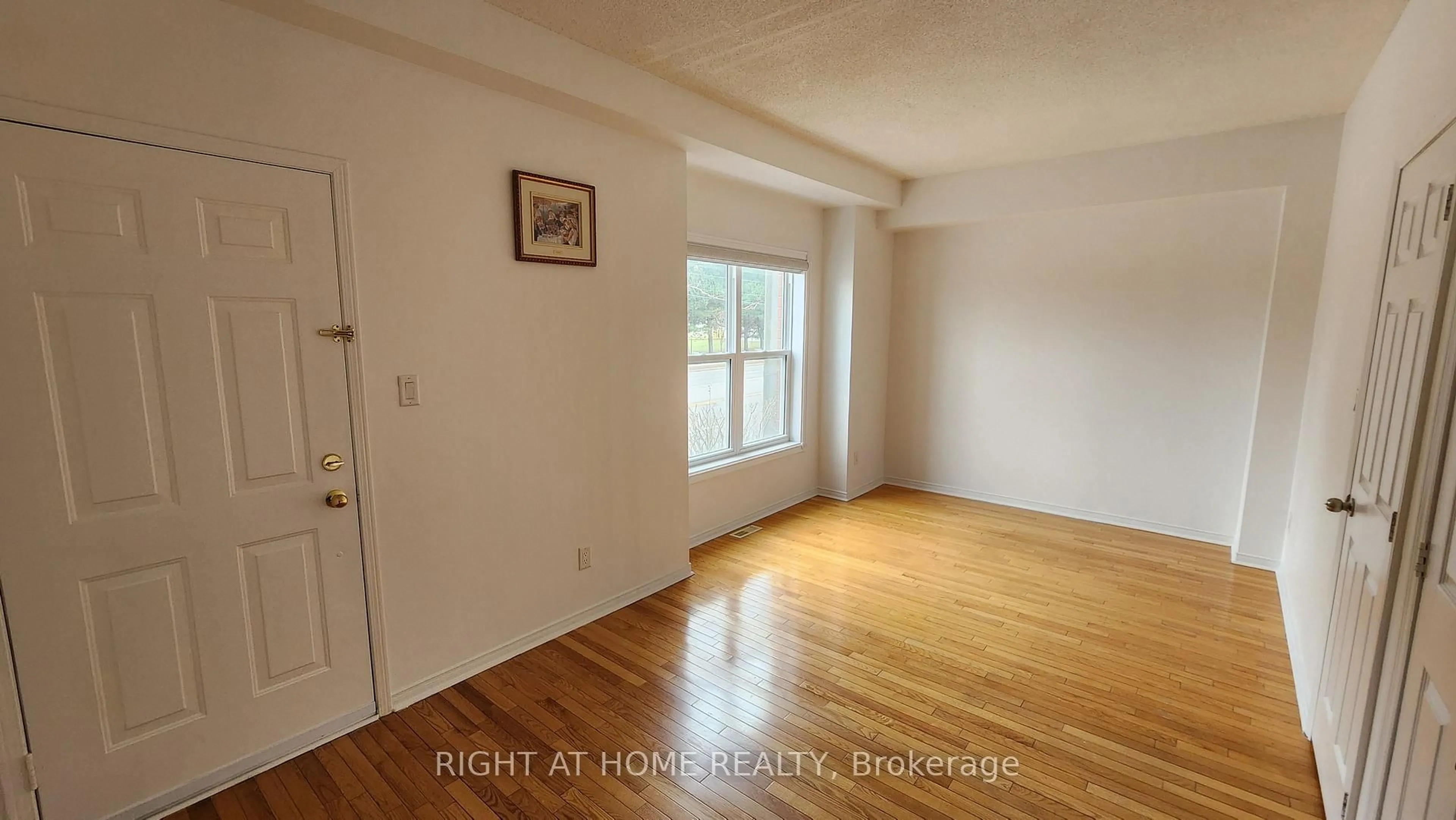 A pic of a room for 9 Maple Park Way, Markham Ontario L6G 1C5