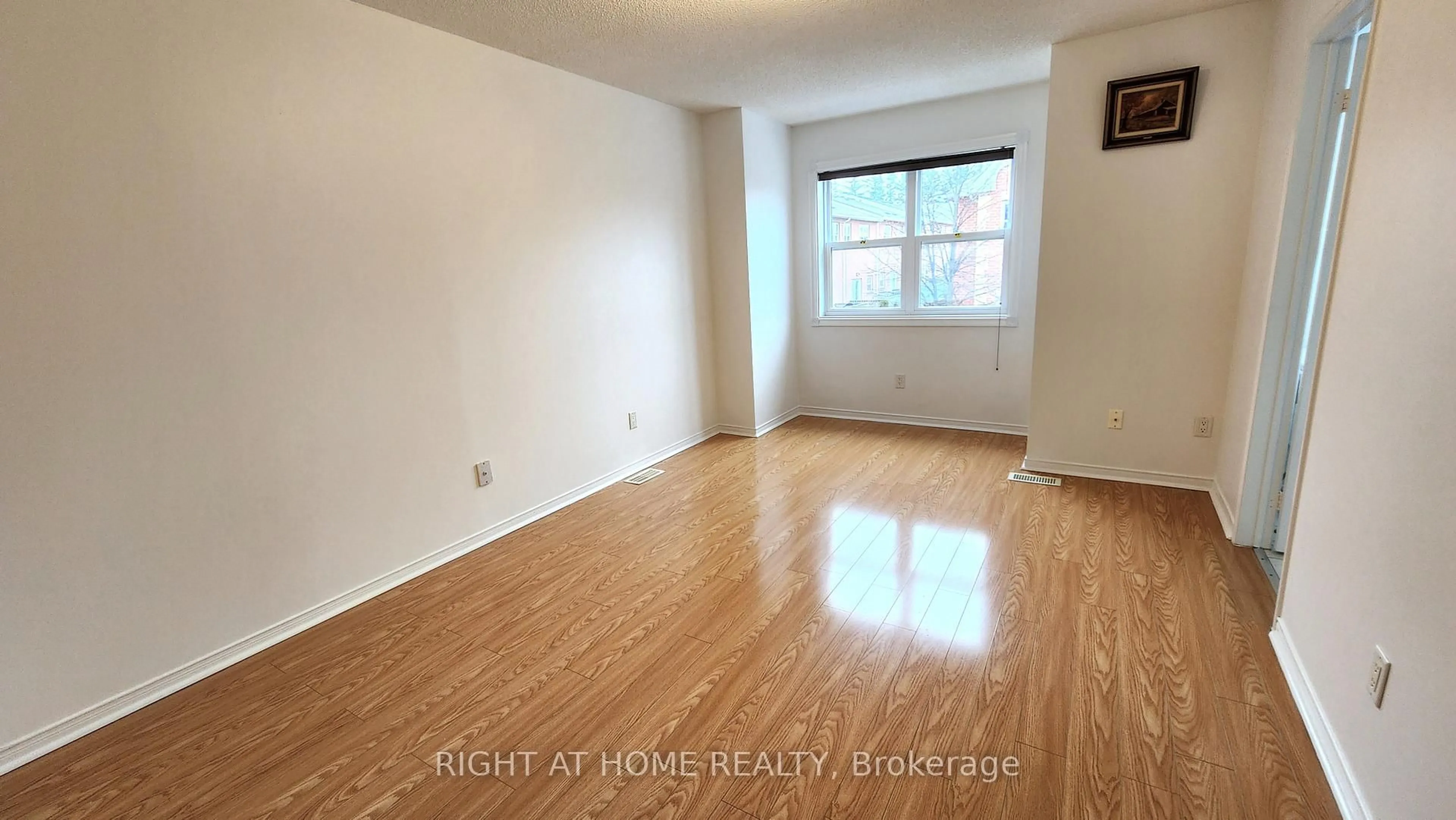 A pic of a room for 9 Maple Park Way, Markham Ontario L6G 1C5