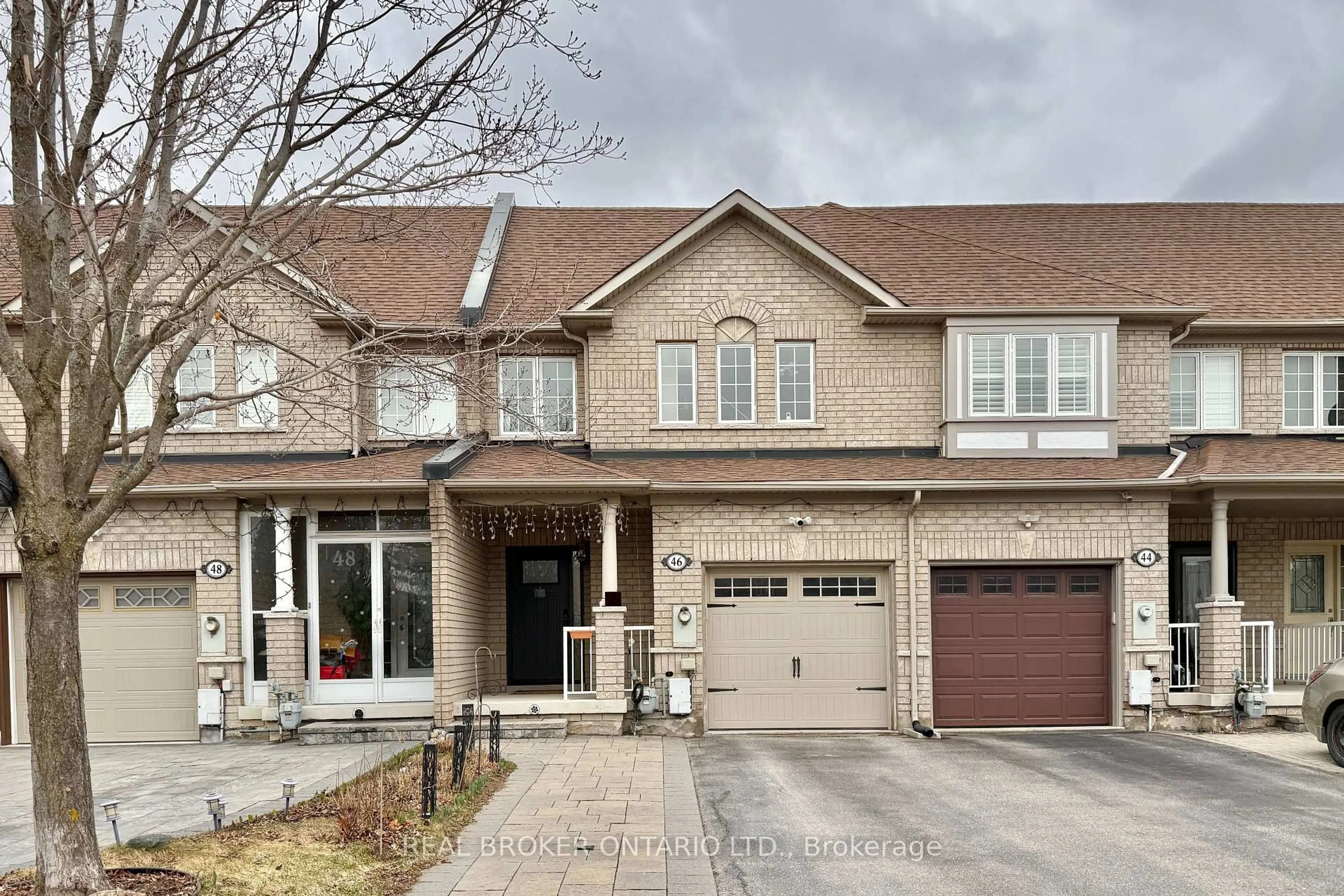 Home with brick exterior material, street for 46 Revelstoke Cres, Richmond Hill Ontario L4B 4T2