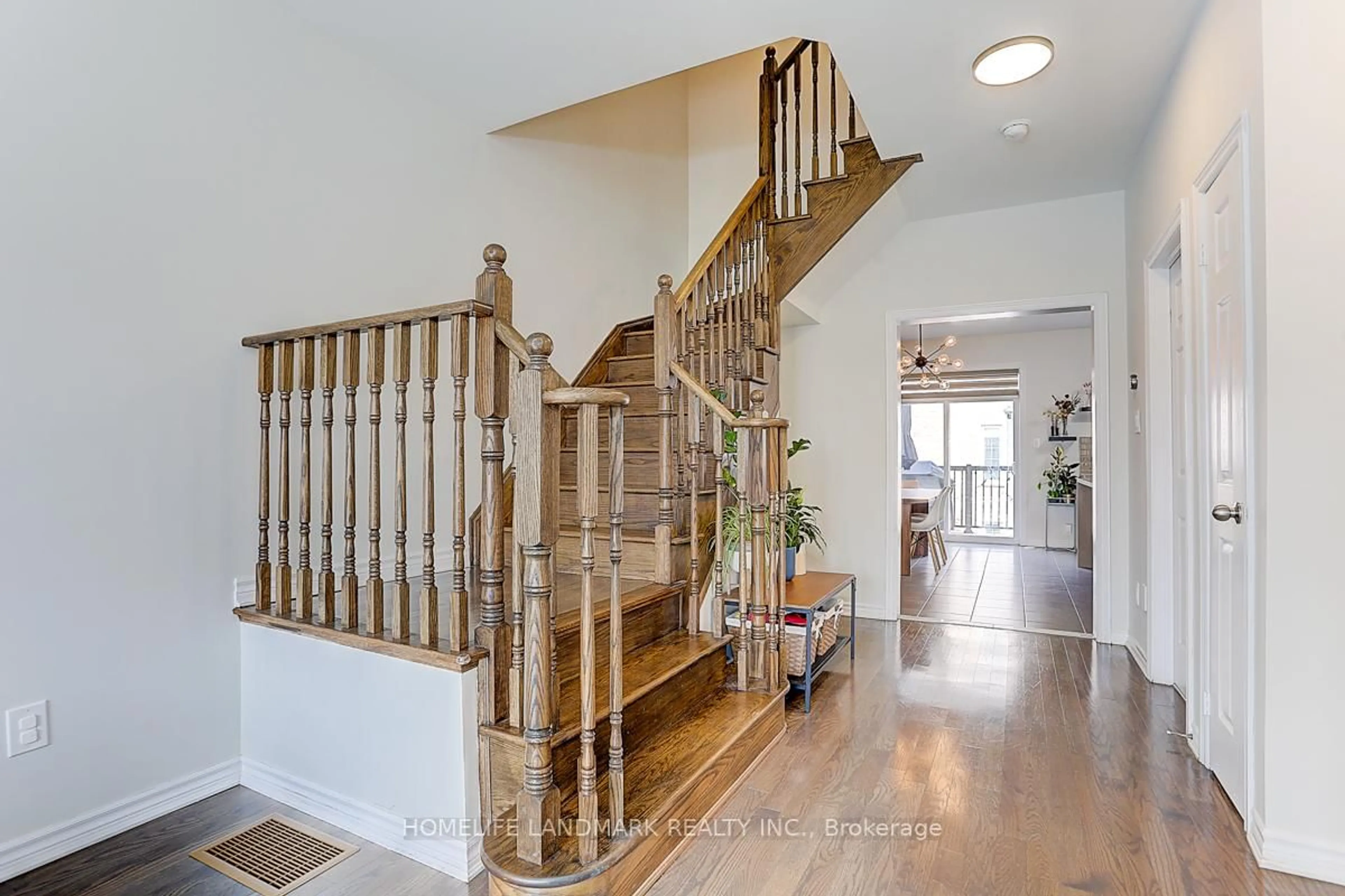 Indoor entryway for 307 Dundas Way, Markham Ontario L6E 0S8