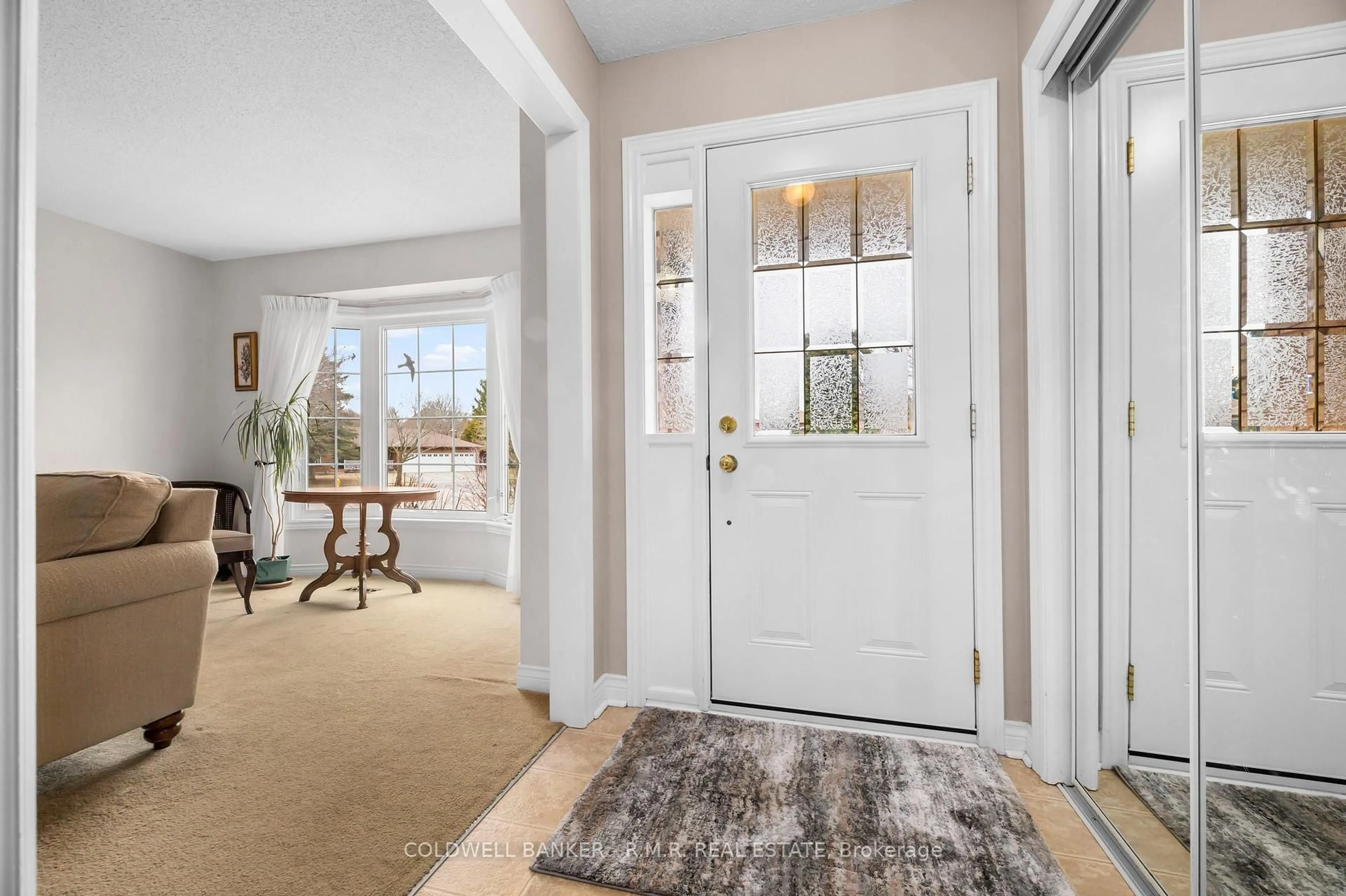 Indoor entryway for 17 St John's Crt, Uxbridge Ontario L9P 1M3