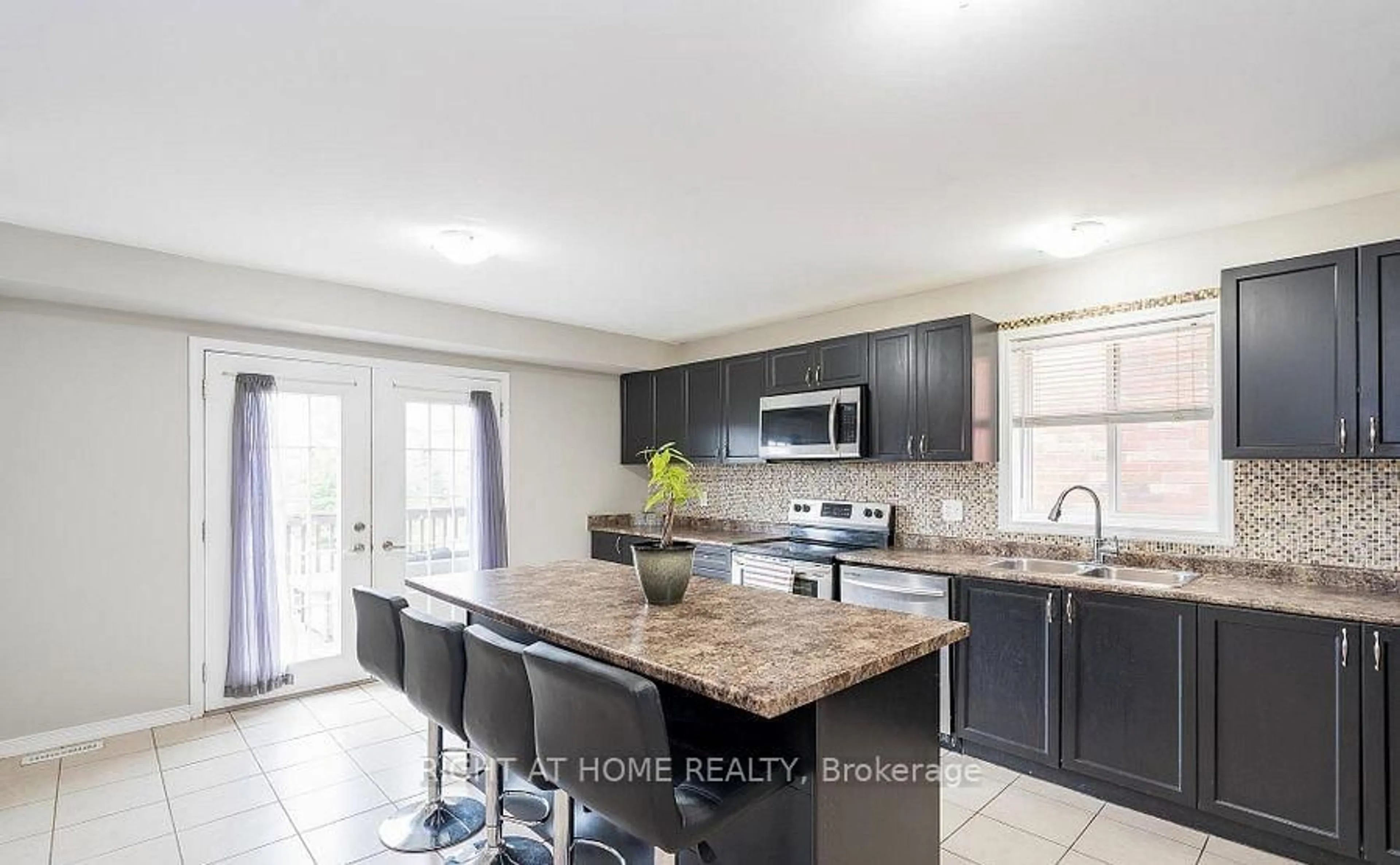 Open concept kitchen, ceramic/tile floor for 1373 Hunter St, Innisfil Ontario L9S 0H5