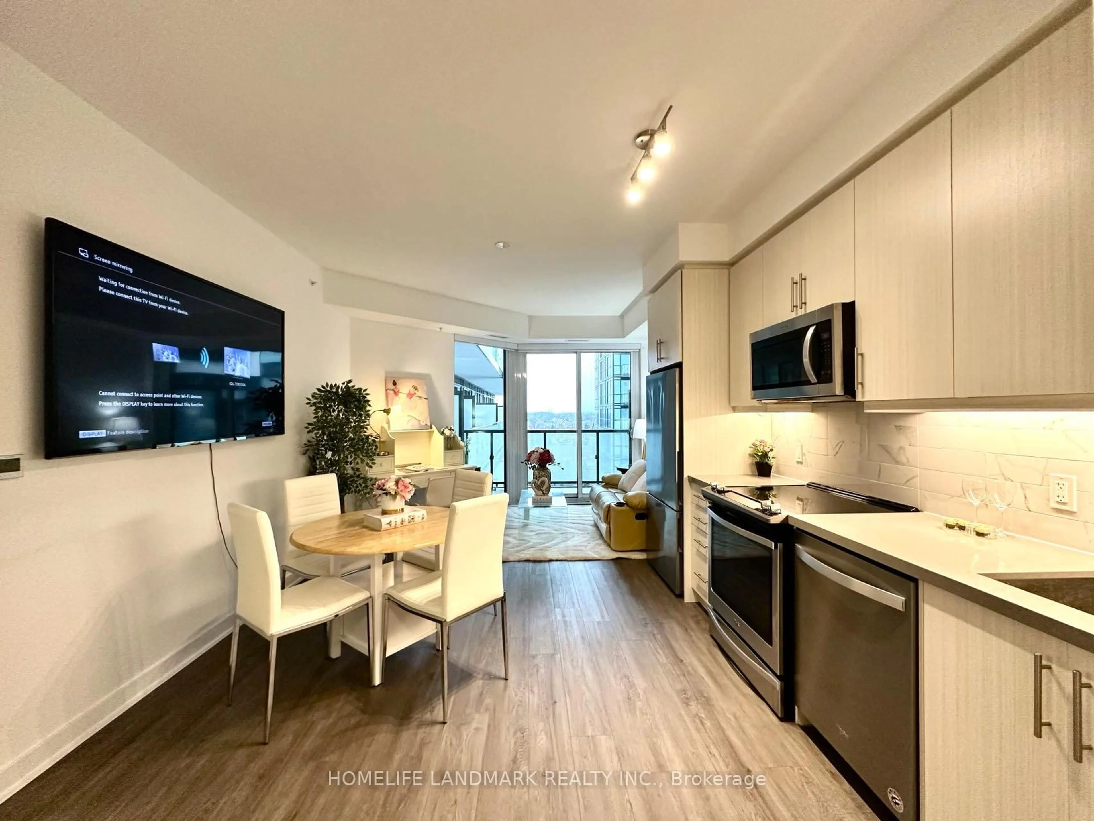 Open concept kitchen, unknown for 85 Oneida Cres #813, Richmond Hill Ontario L4B 0H4