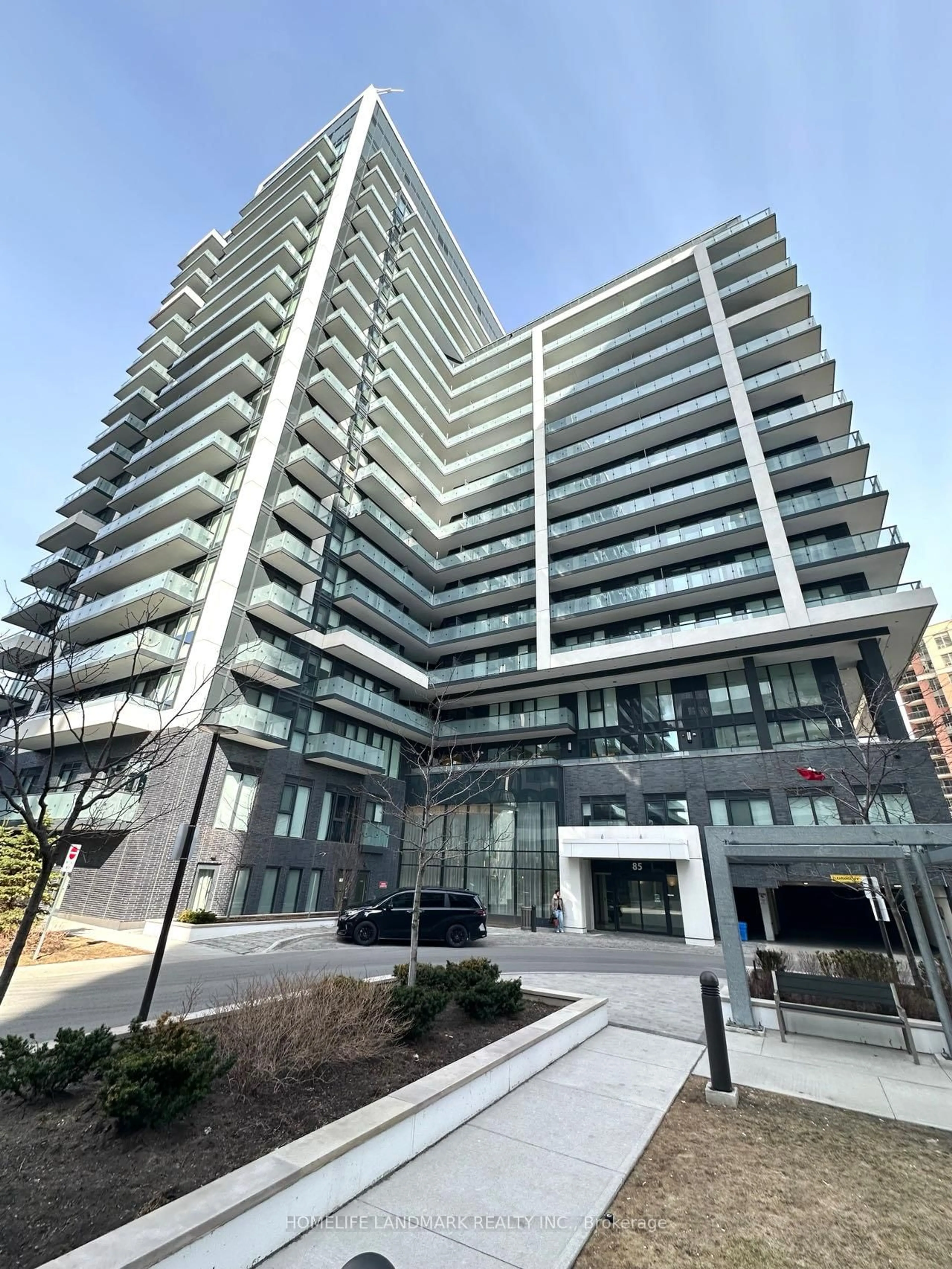 Indoor foyer for 85 Oneida Cres #813, Richmond Hill Ontario L4B 0H4