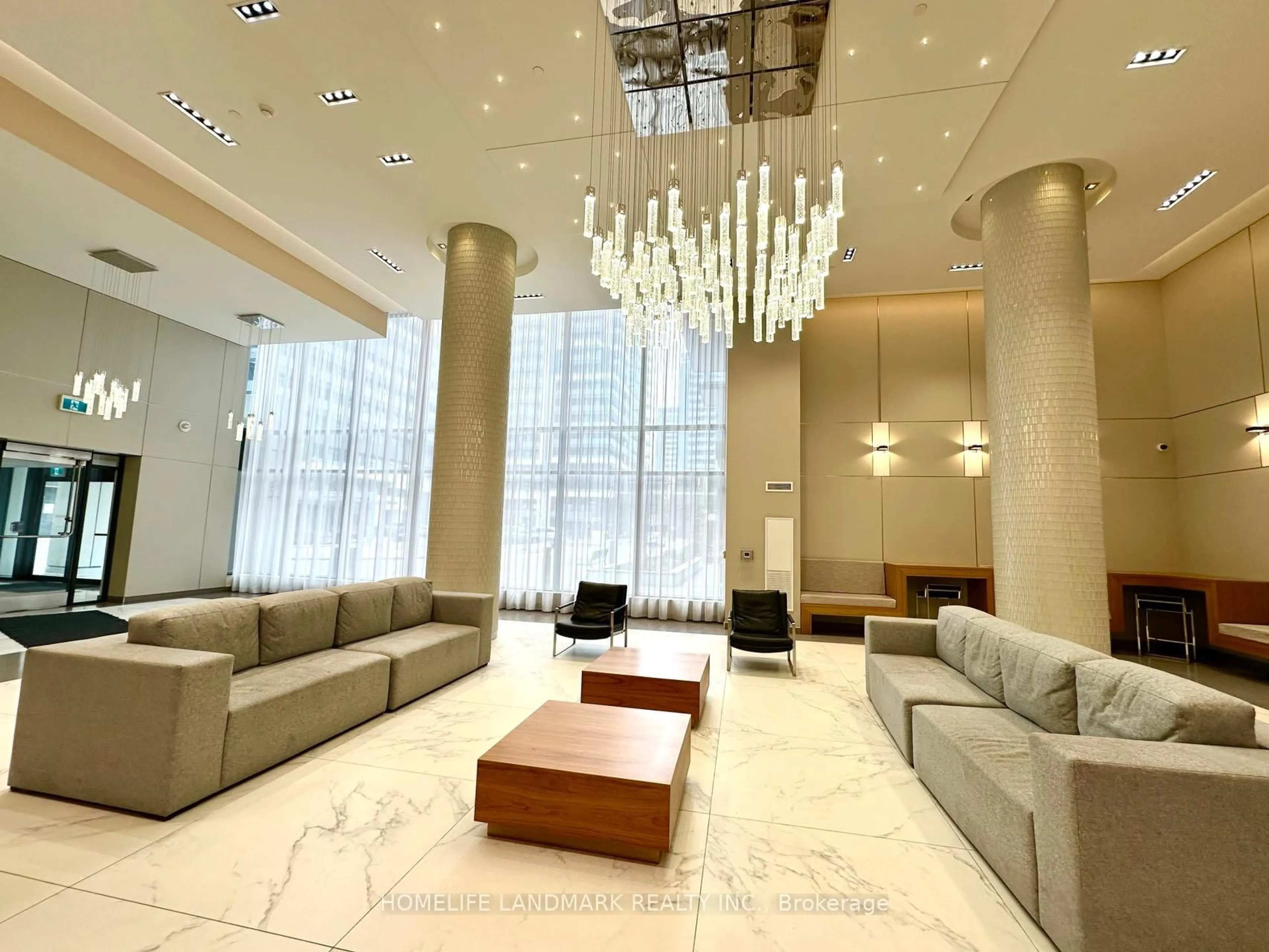 Lobby for 85 Oneida Cres #813, Richmond Hill Ontario L4B 0H4