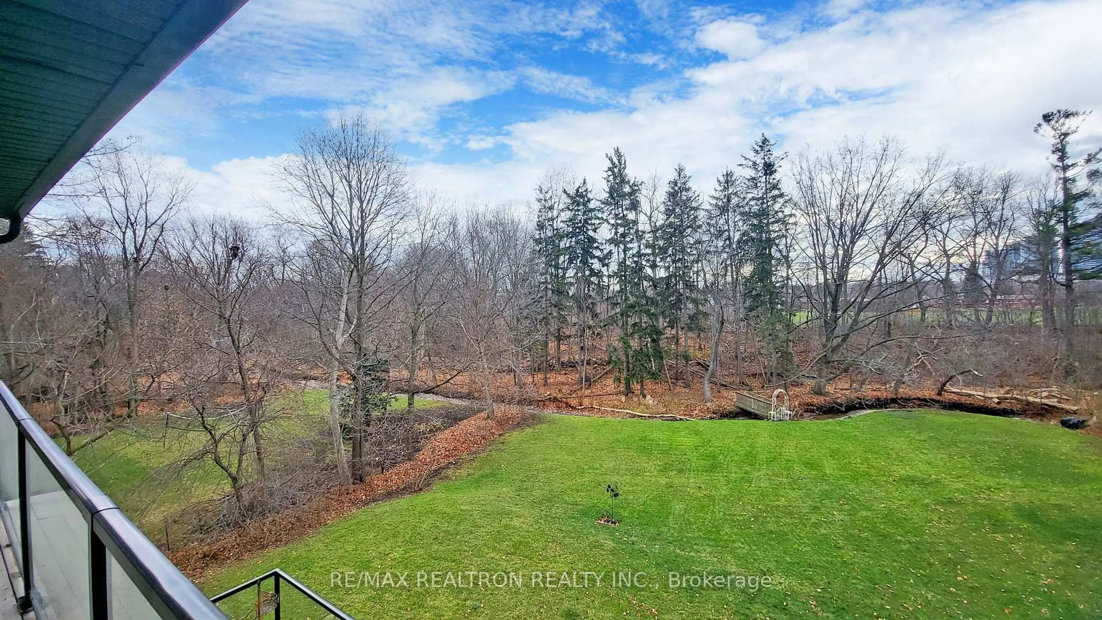 A pic from outside/outdoor area/front of a property/back of a property/a pic from drone, forest/trees view for 7 Albion Clse, Markham Ontario L3T 2H8