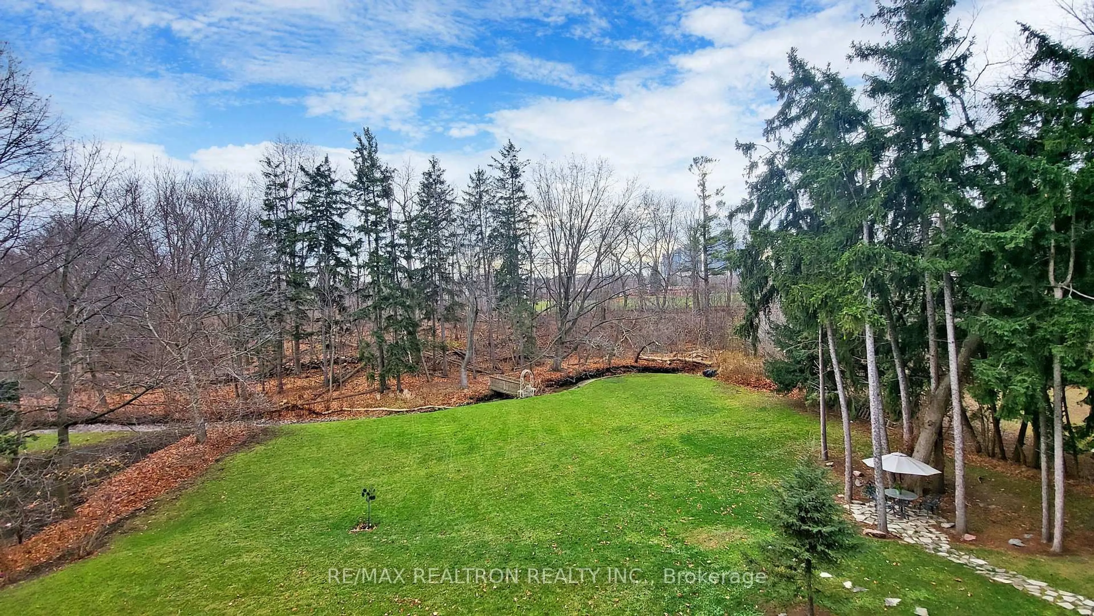 A pic from outside/outdoor area/front of a property/back of a property/a pic from drone, forest/trees view for 7 Albion Clse, Markham Ontario L3T 2H8