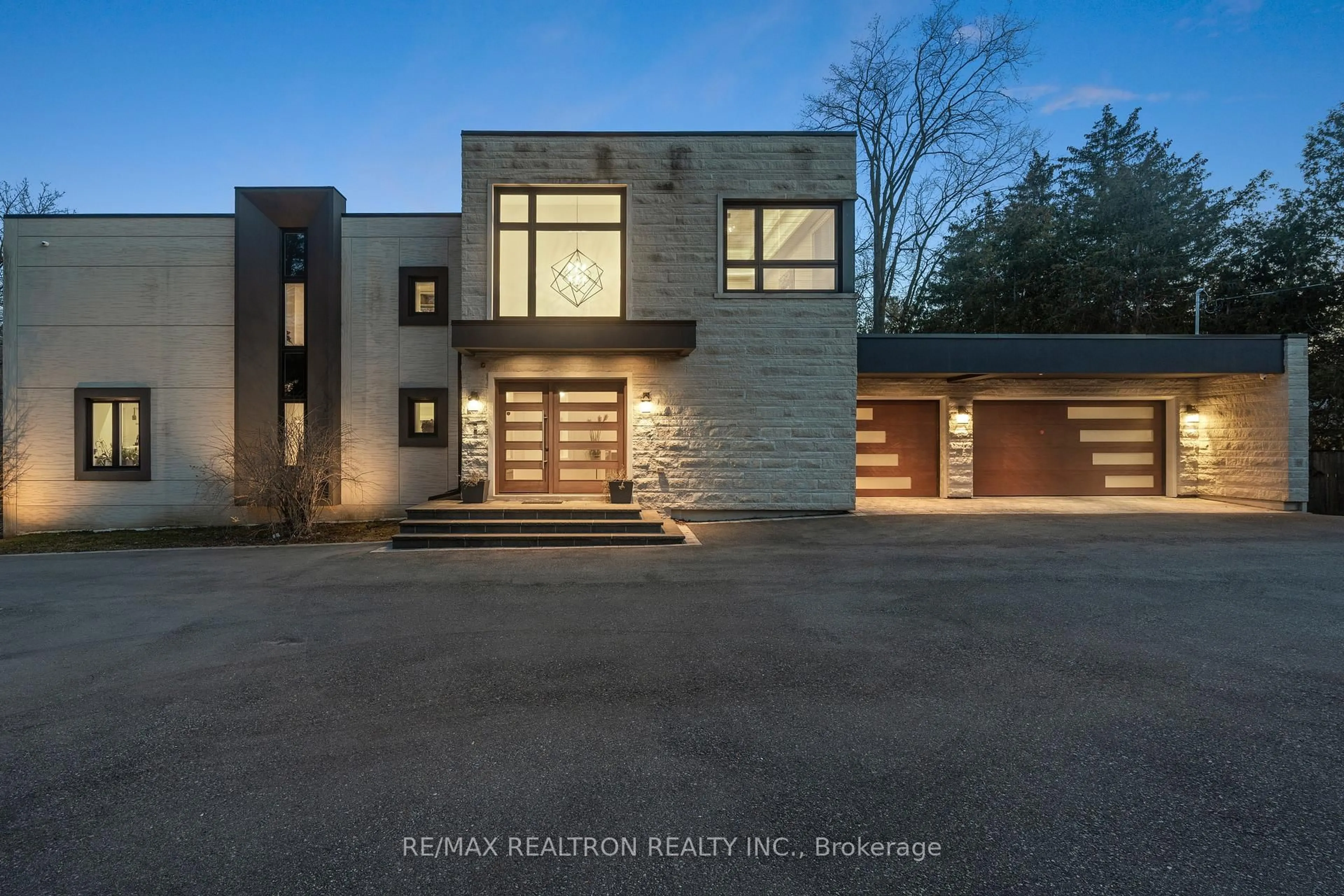 Home with brick exterior material, street for 7 Albion Clse, Markham Ontario L3T 2H8