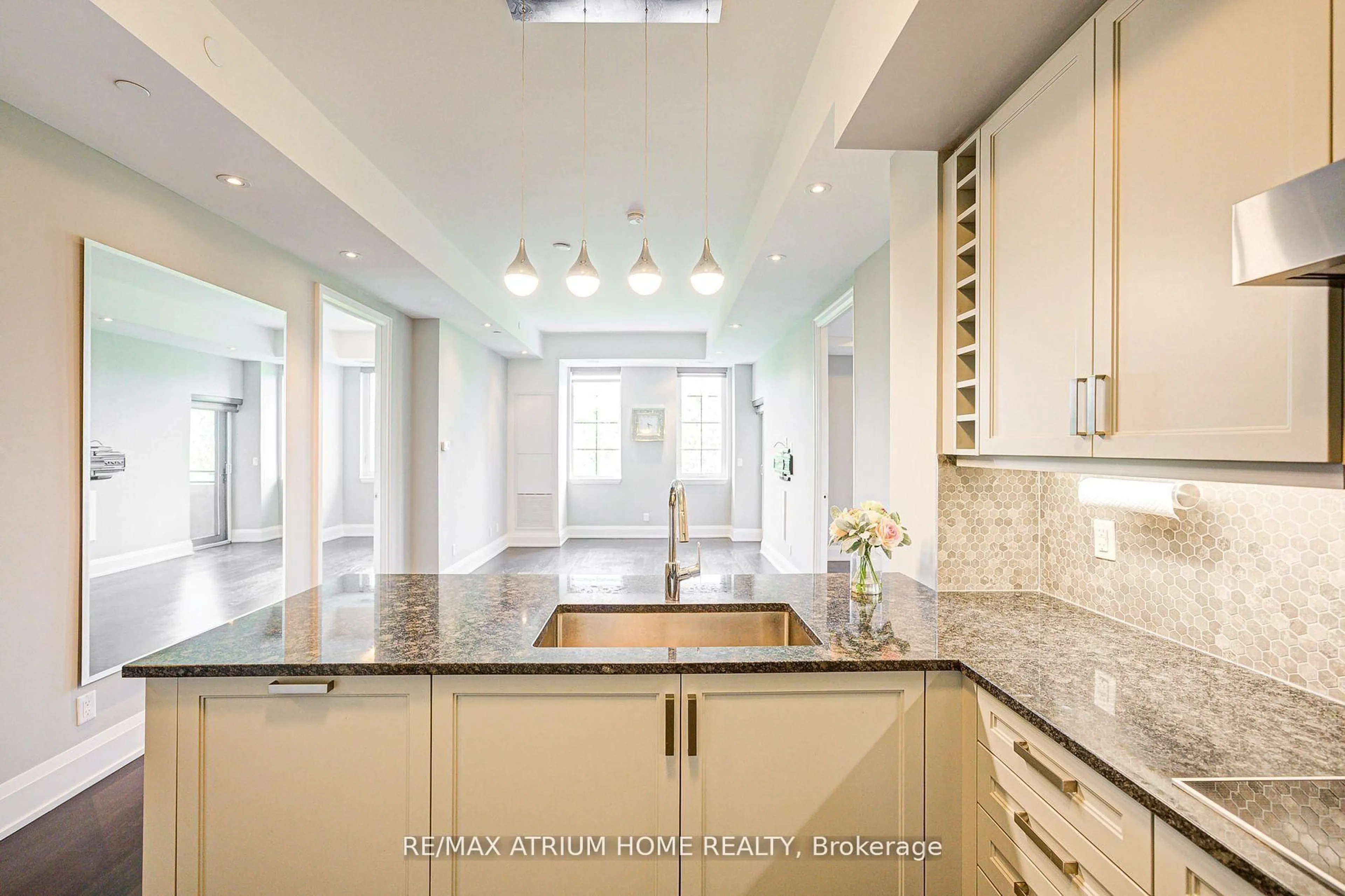 Unknown for 20 Fred Varley Dr #324, Markham Ontario L3R 1S4