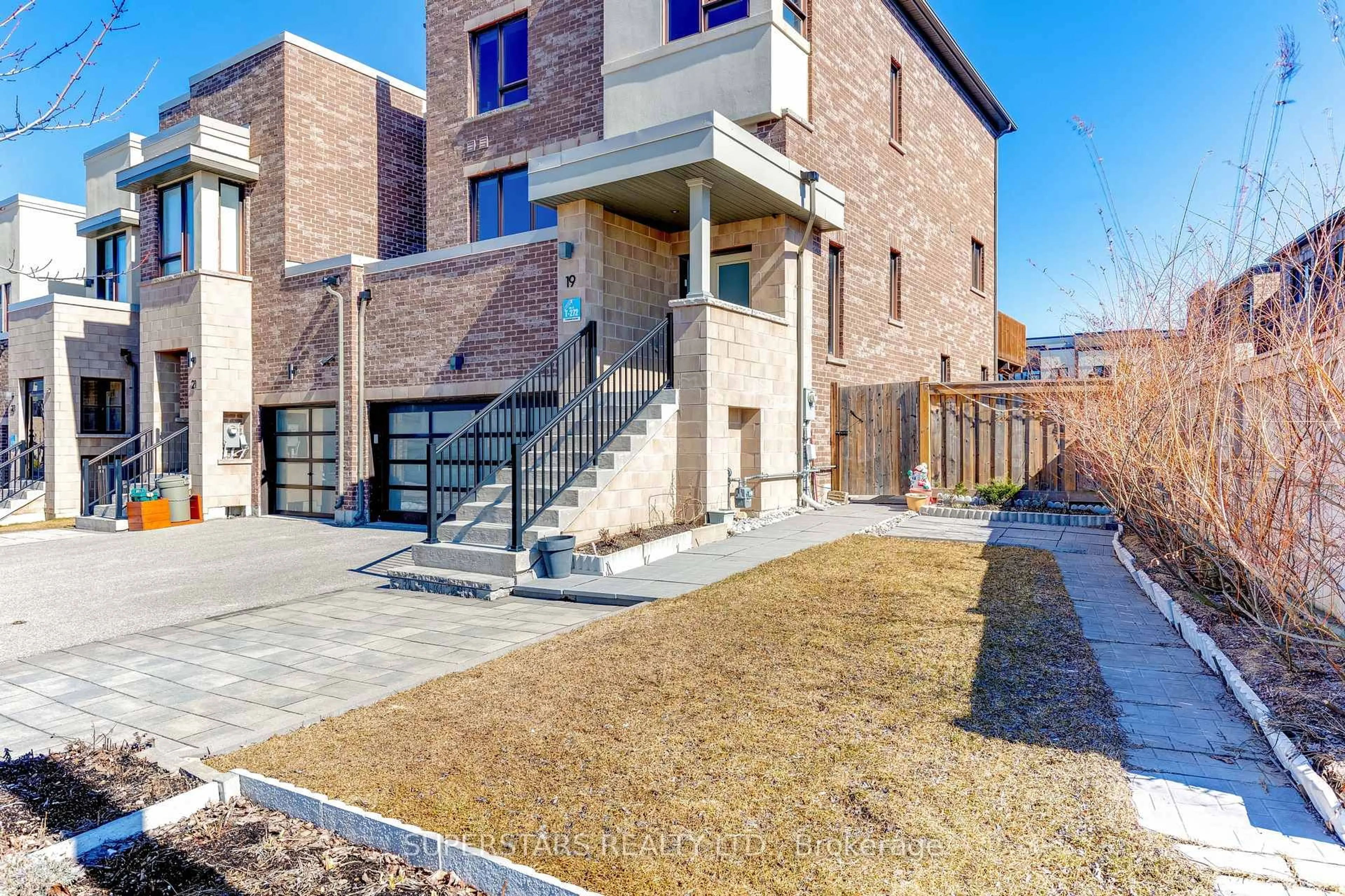 Home with brick exterior material, street for 19 Helliwell Cres, Richmond Hill Ontario L4E 1C8