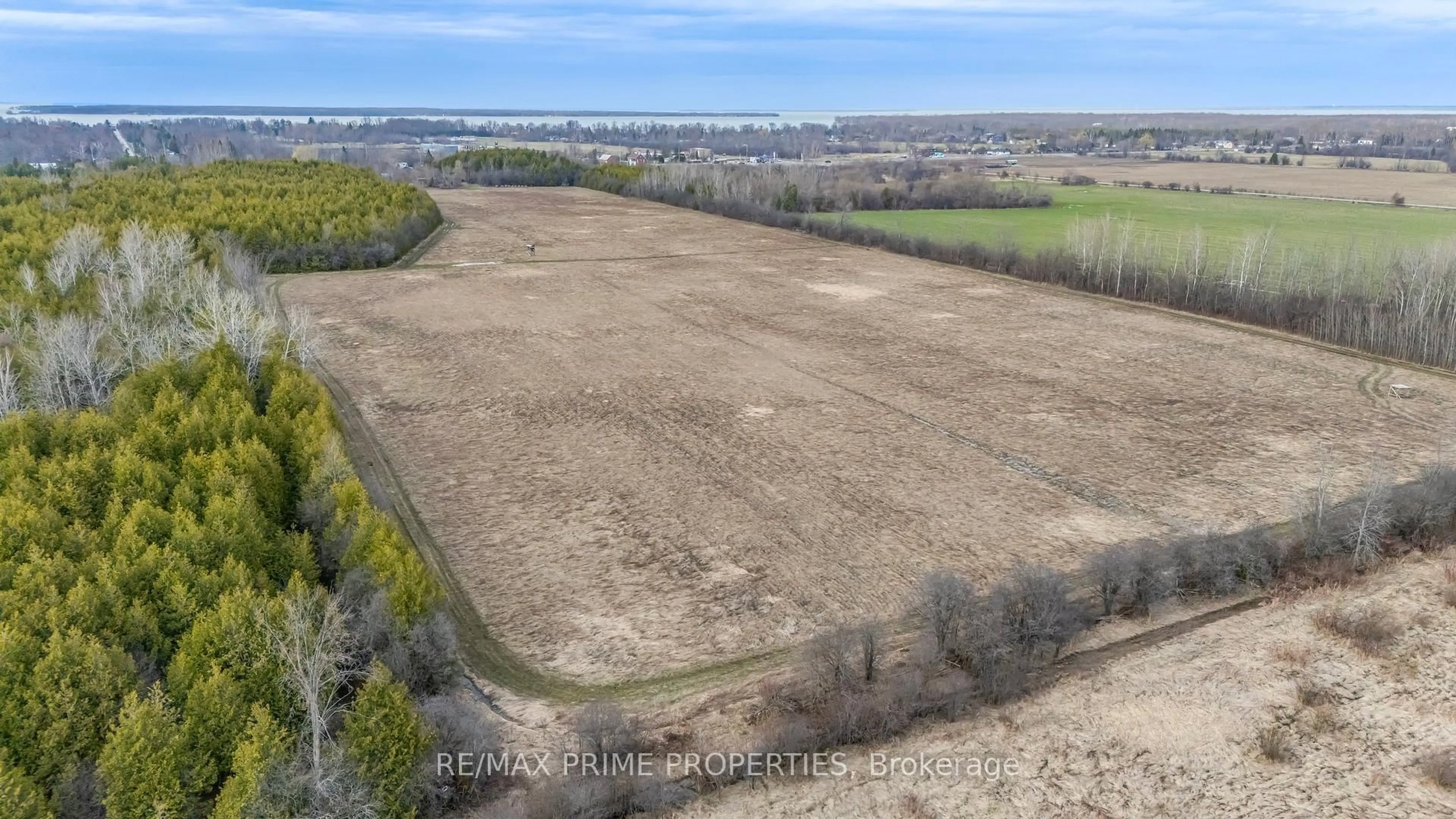 A pic from outside/outdoor area/front of a property/back of a property/a pic from drone, unknown for 28171 Highway 48, Georgina Ontario L0E 1R0