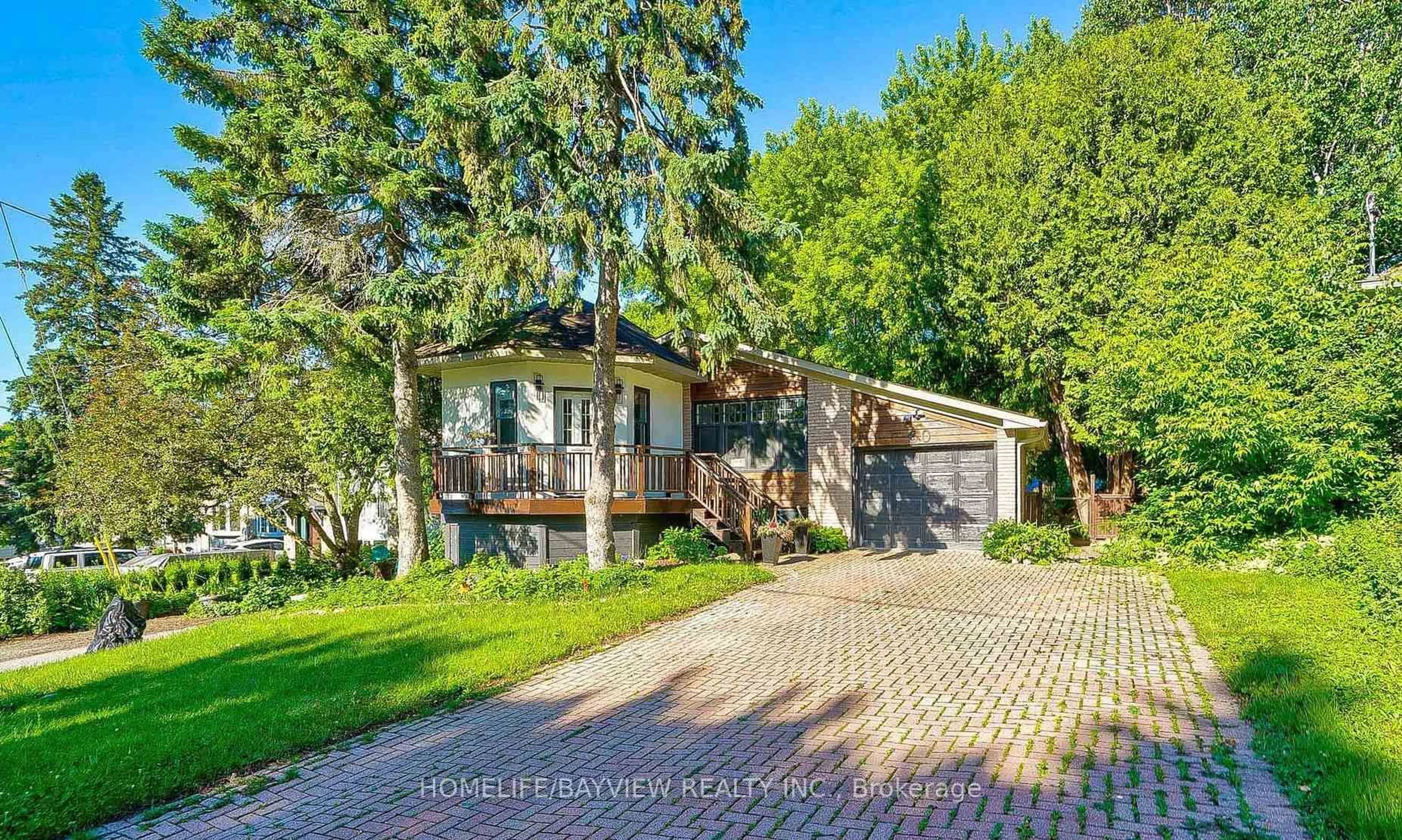 A pic from outside/outdoor area/front of a property/back of a property/a pic from drone, street for 60 Hillview Dr, Newmarket Ontario L3Y 4H9