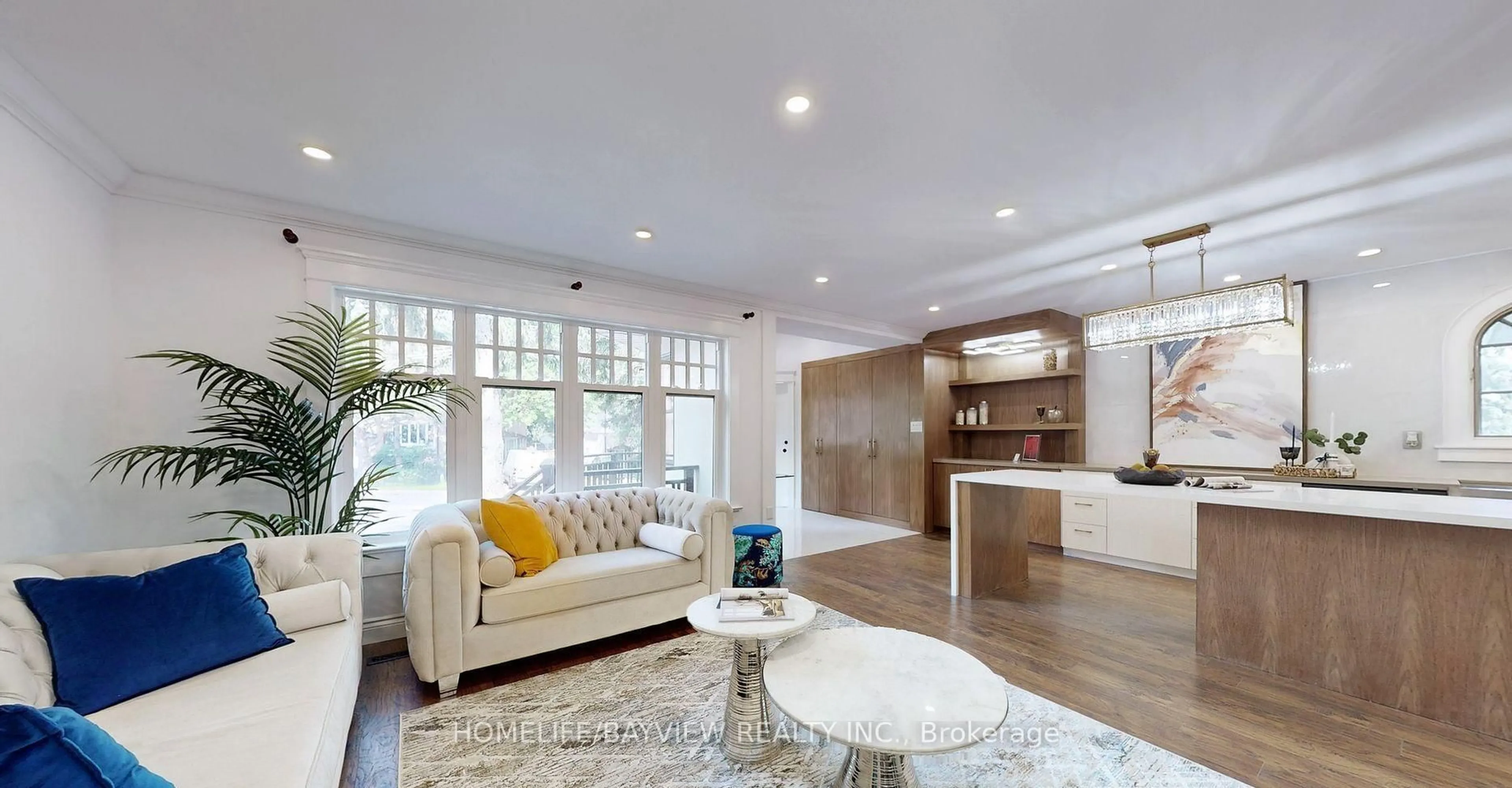 Living room with furniture, unknown for 60 Hillview Dr, Newmarket Ontario L3Y 4H9