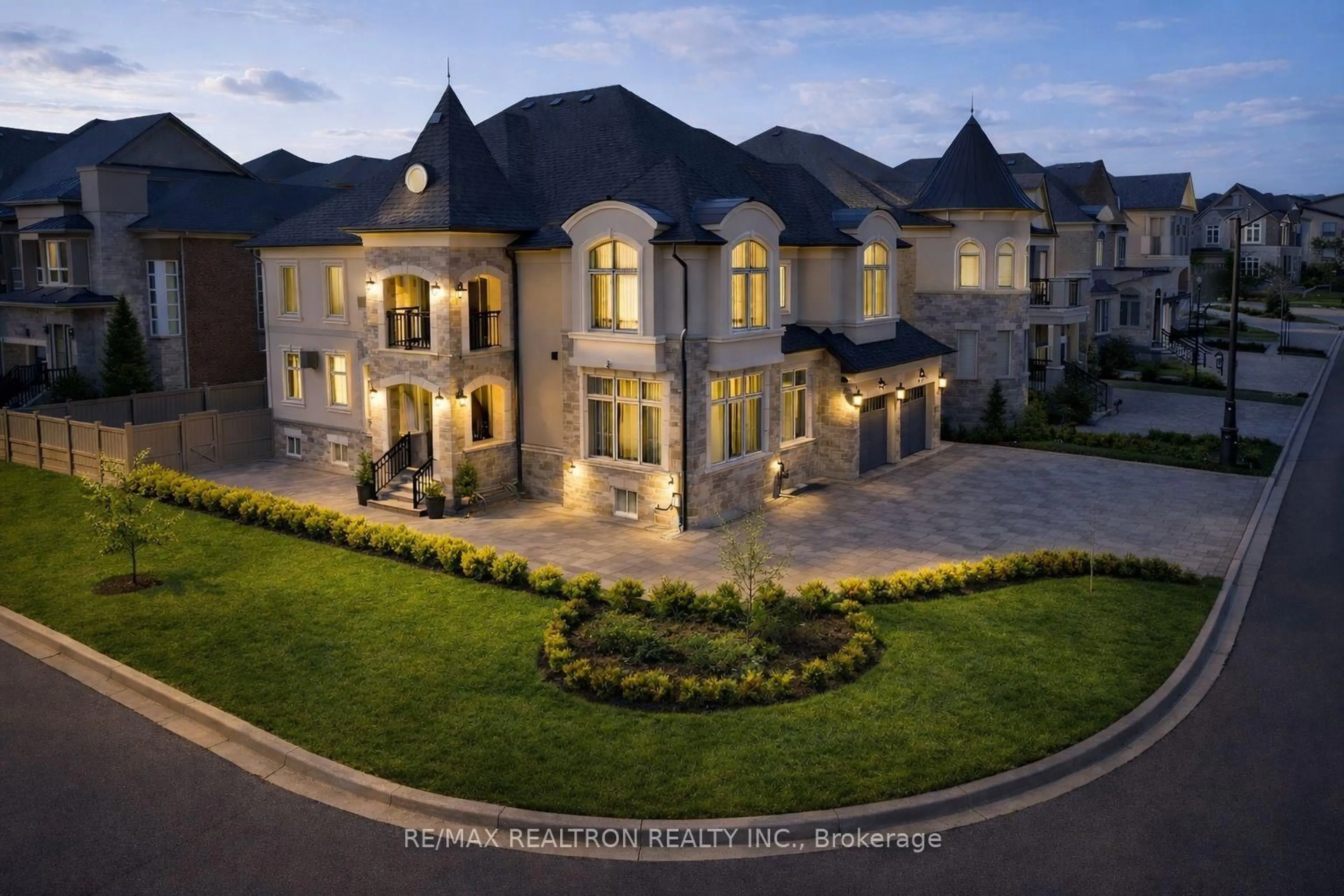 A pic from outside/outdoor area/front of a property/back of a property/a pic from drone, unknown for 12 Hurst Ave, Vaughan Ontario L6A 4X6