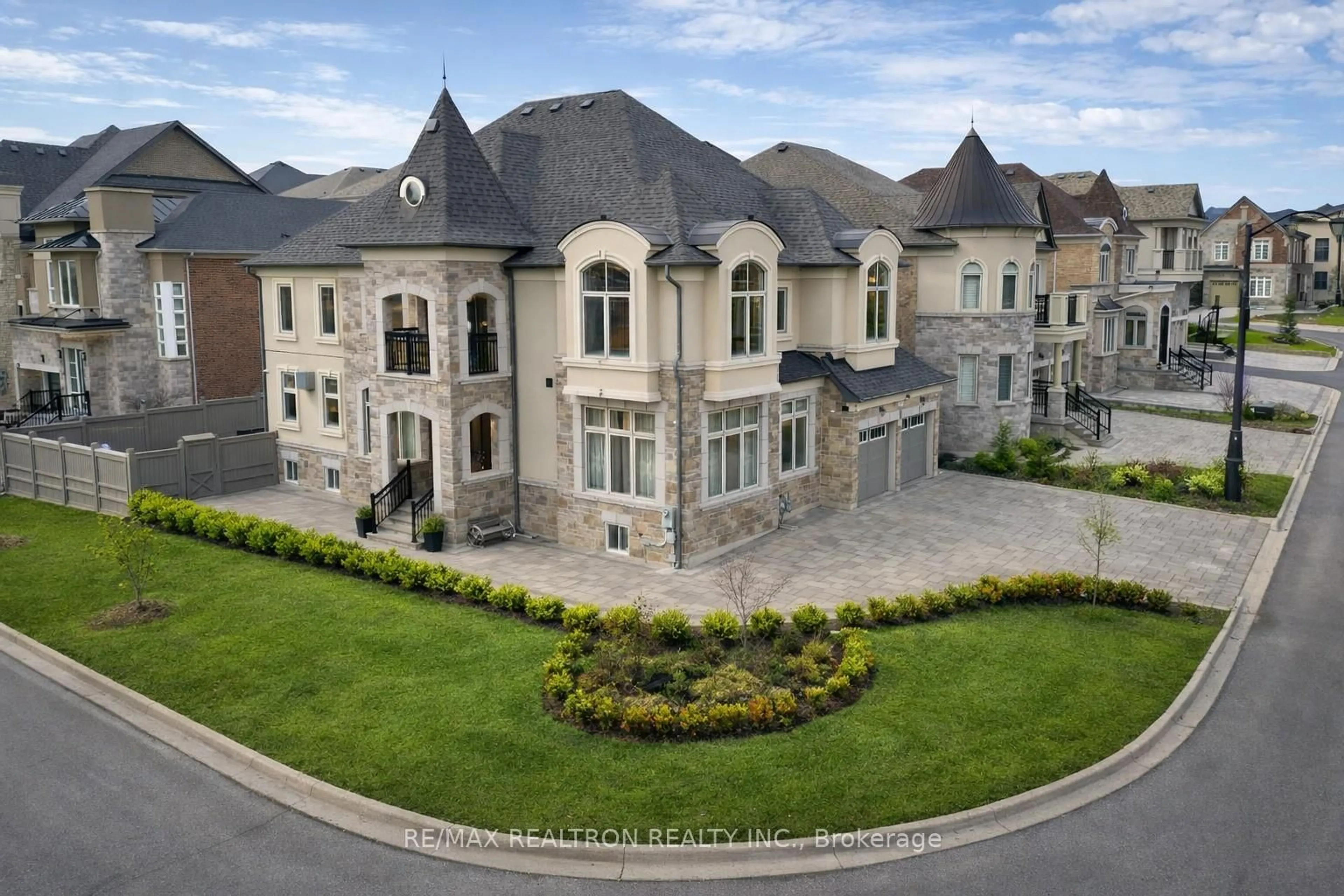 A pic from outside/outdoor area/front of a property/back of a property/a pic from drone, unknown for 12 Hurst Ave, Vaughan Ontario L6A 4X6