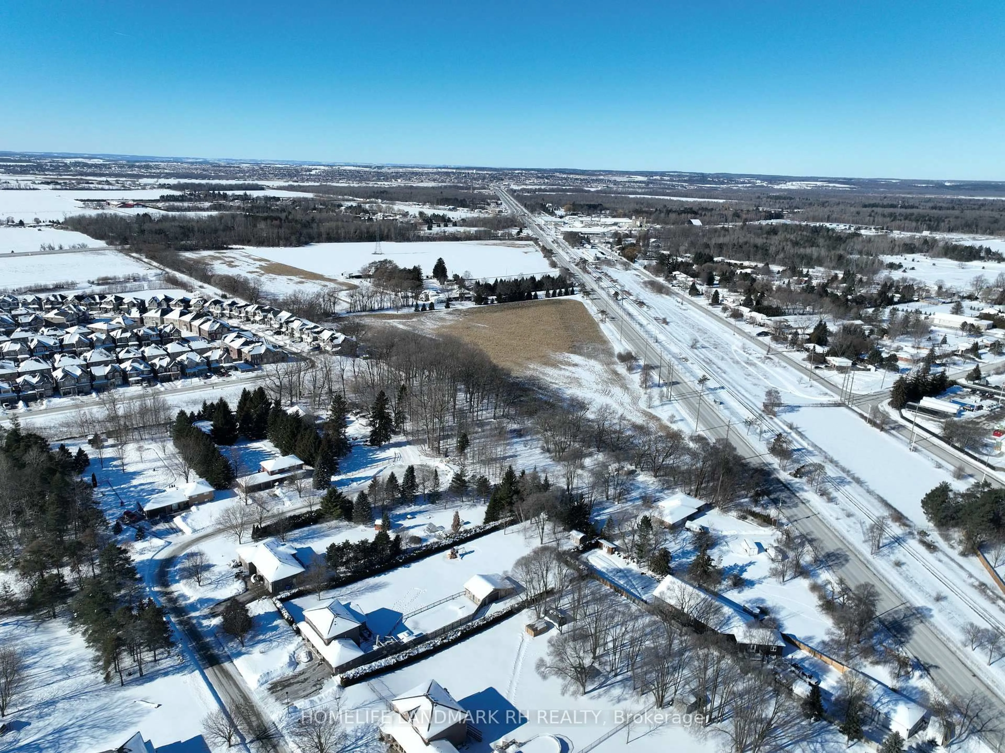 A pic from outside/outdoor area/front of a property/back of a property/a pic from drone, street for 19452 Holland Landing Rd, East Gwillimbury Ontario L9N 1M8