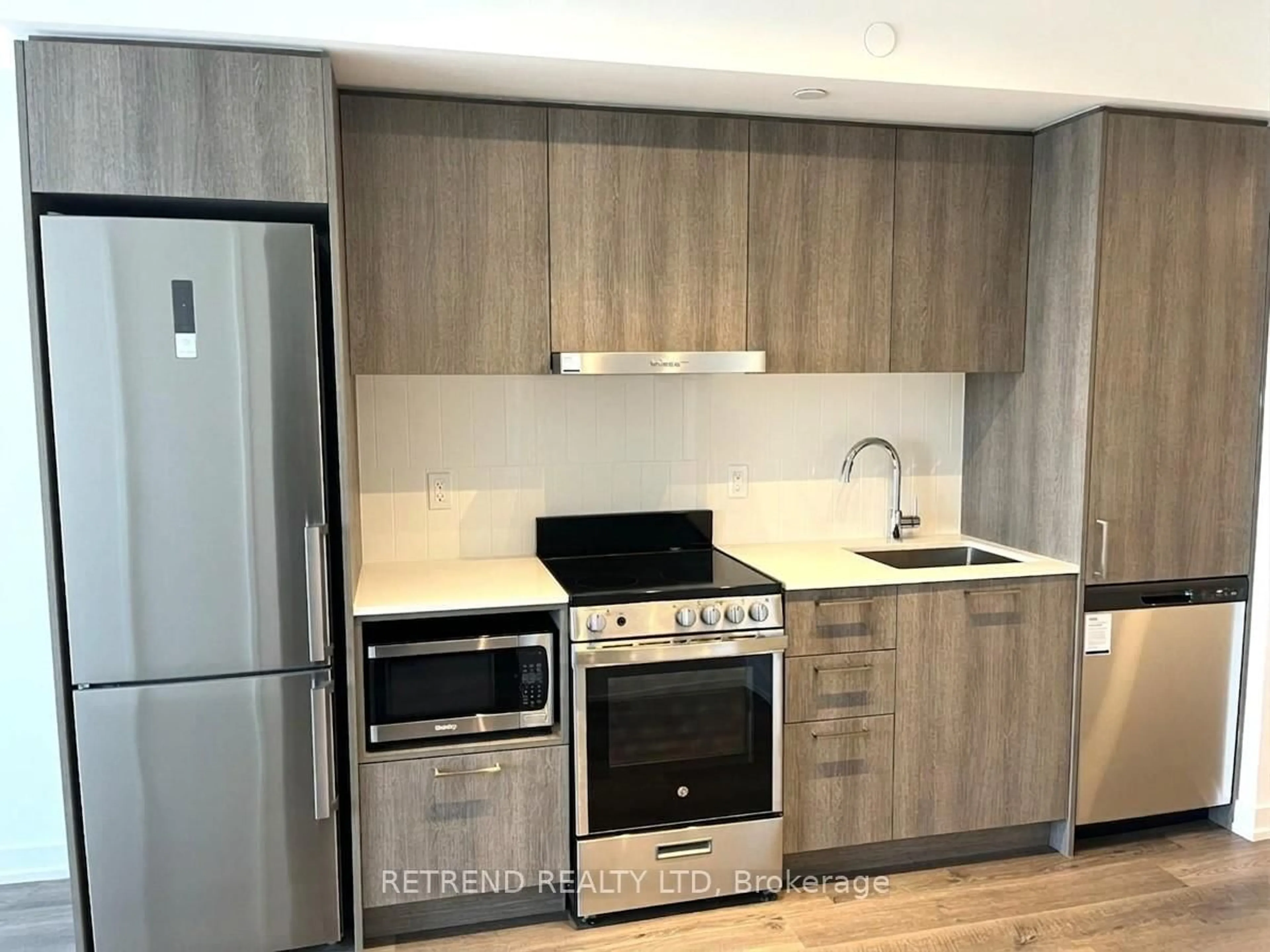 Standard kitchen, wood/laminate floor for 195 Commerce St #1709, Vaughan Ontario L4K 0P9
