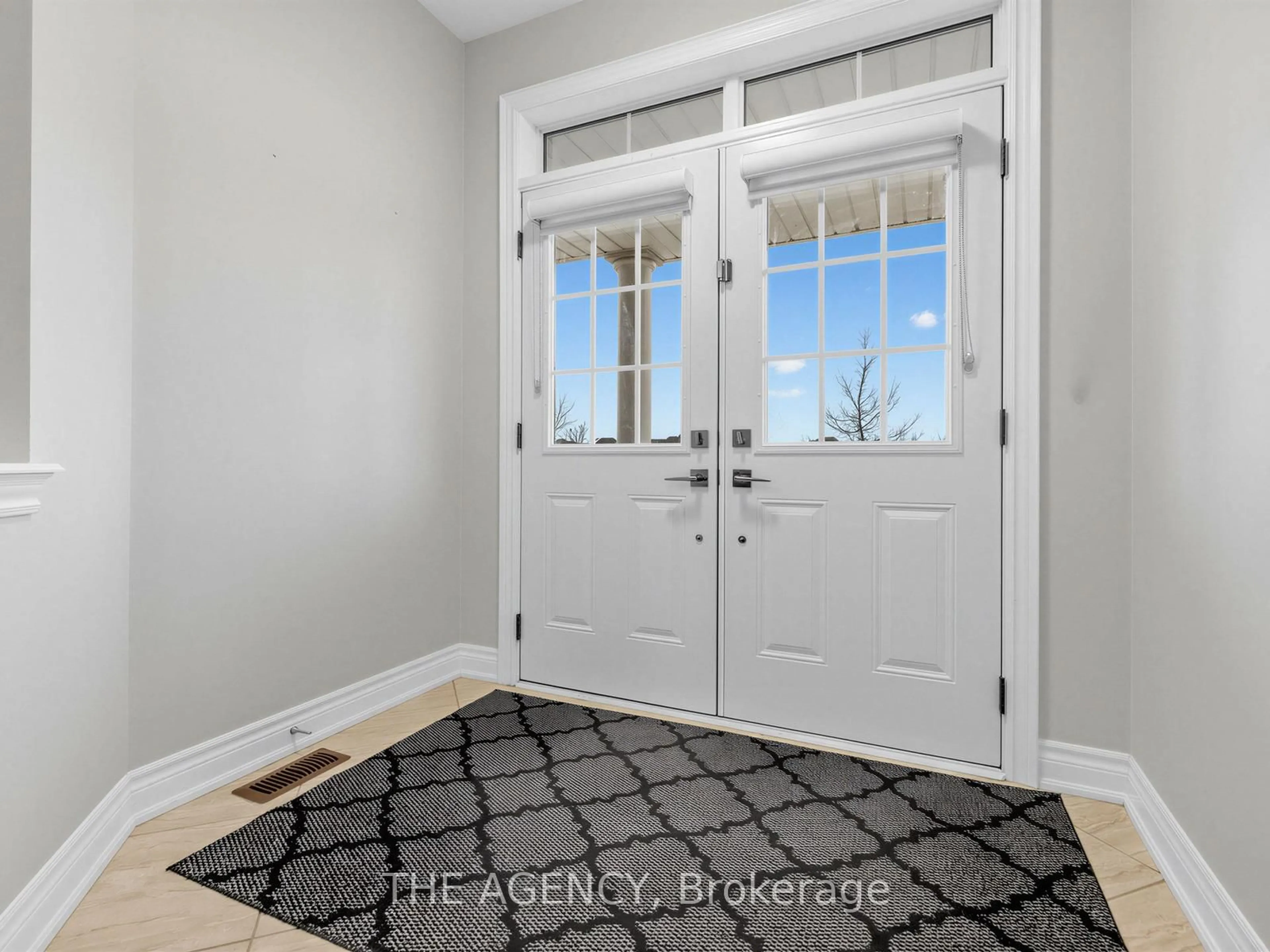 Indoor entryway for 22 Andreeta Dr, Vaughan Ontario L4H 4H2