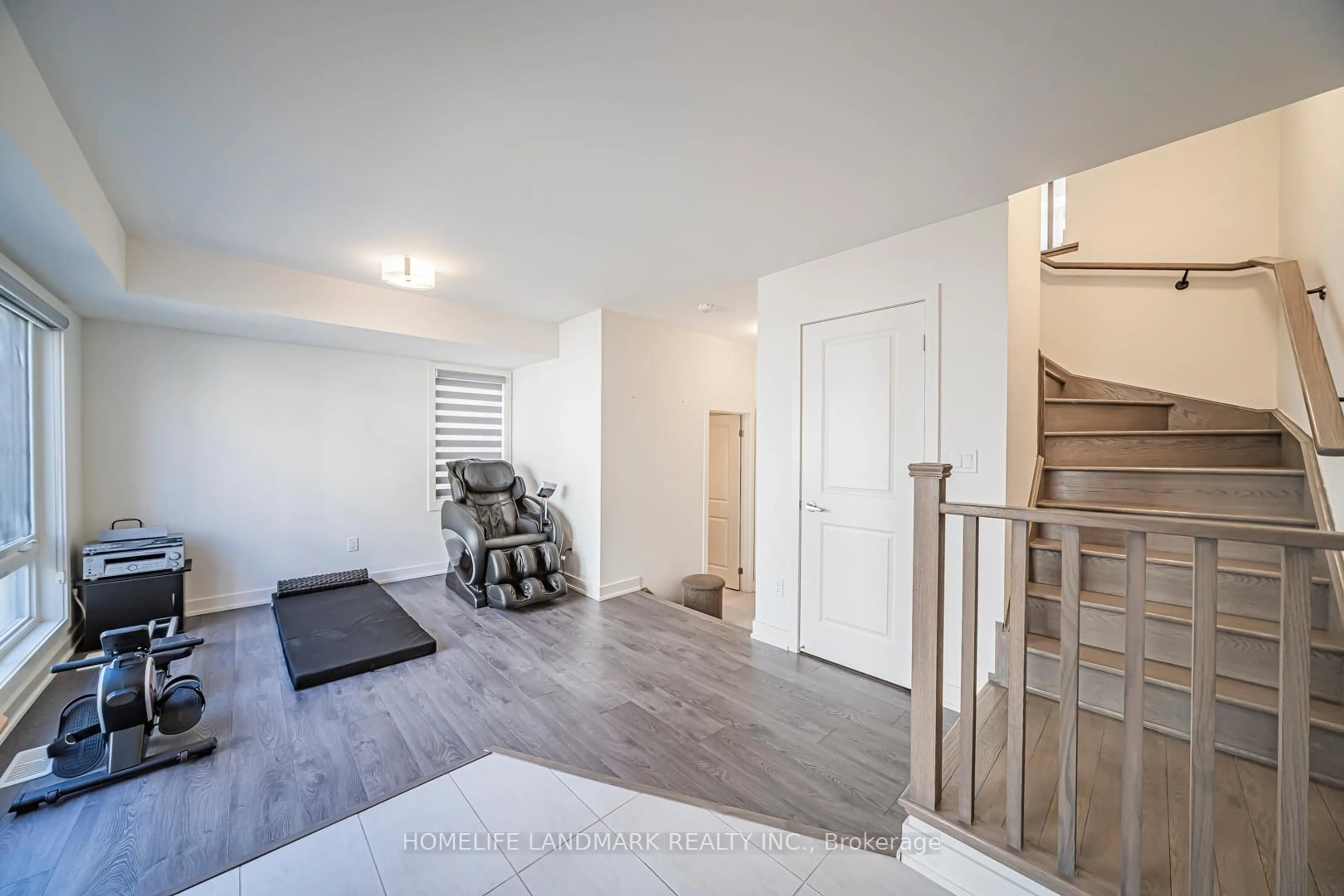 Unknown for 22 Benoit St, Vaughan Ontario L4H 4R7