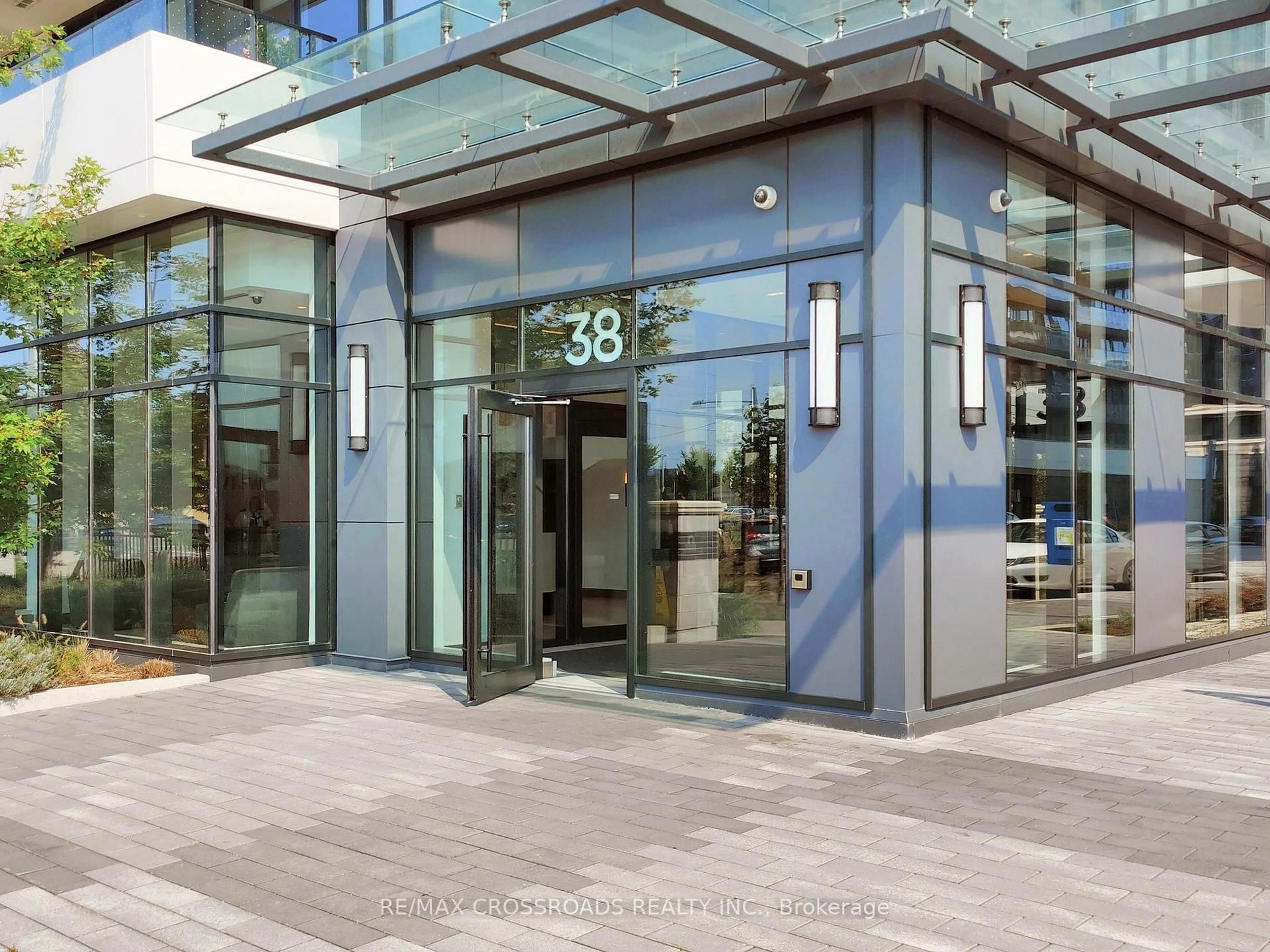 Indoor foyer for 38 WATER WALK Dr #1710, Markham Ontario L3R 6M8