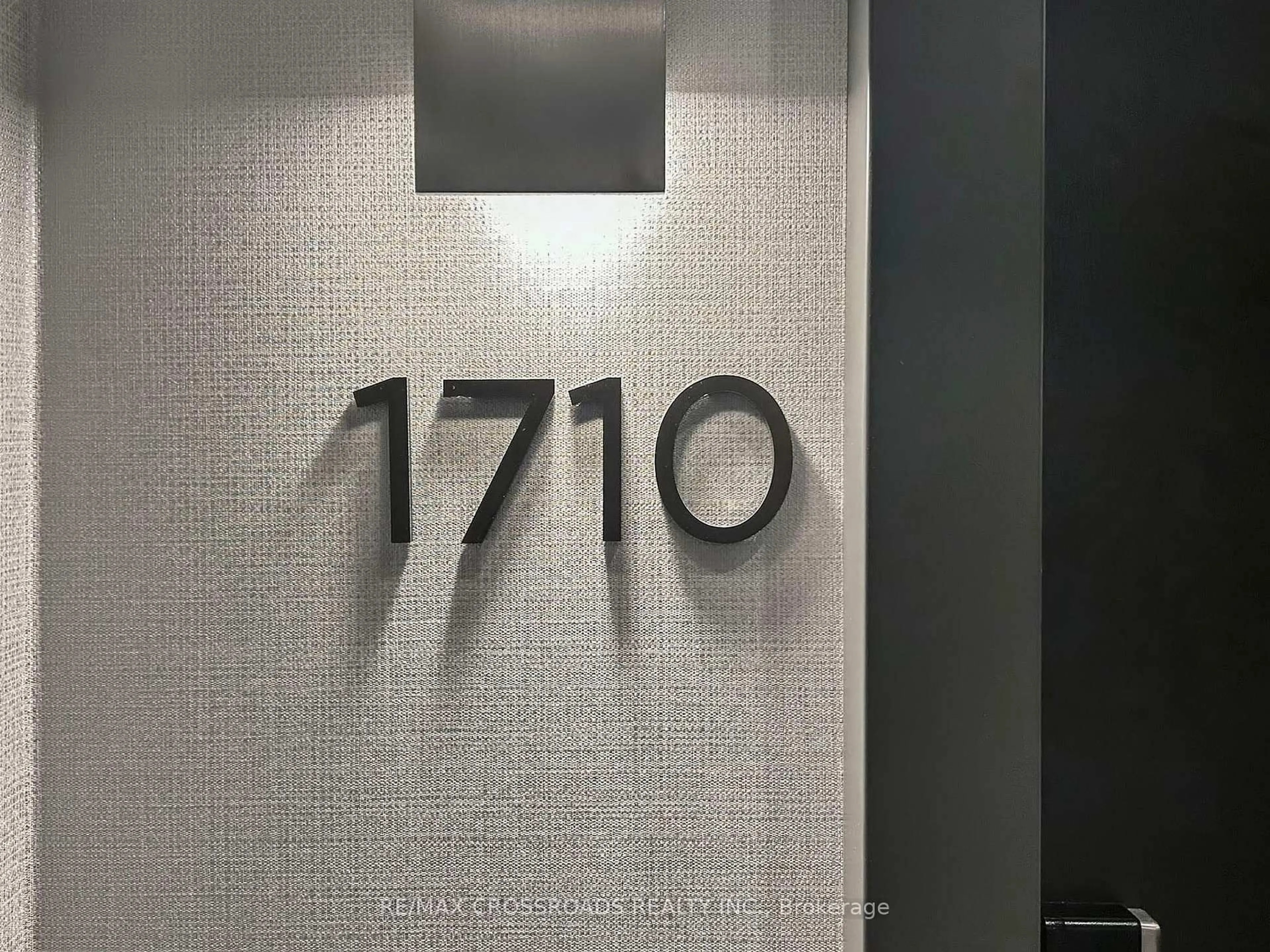 Indoor foyer for 38 WATER WALK Dr #1710, Markham Ontario L3R 6M8