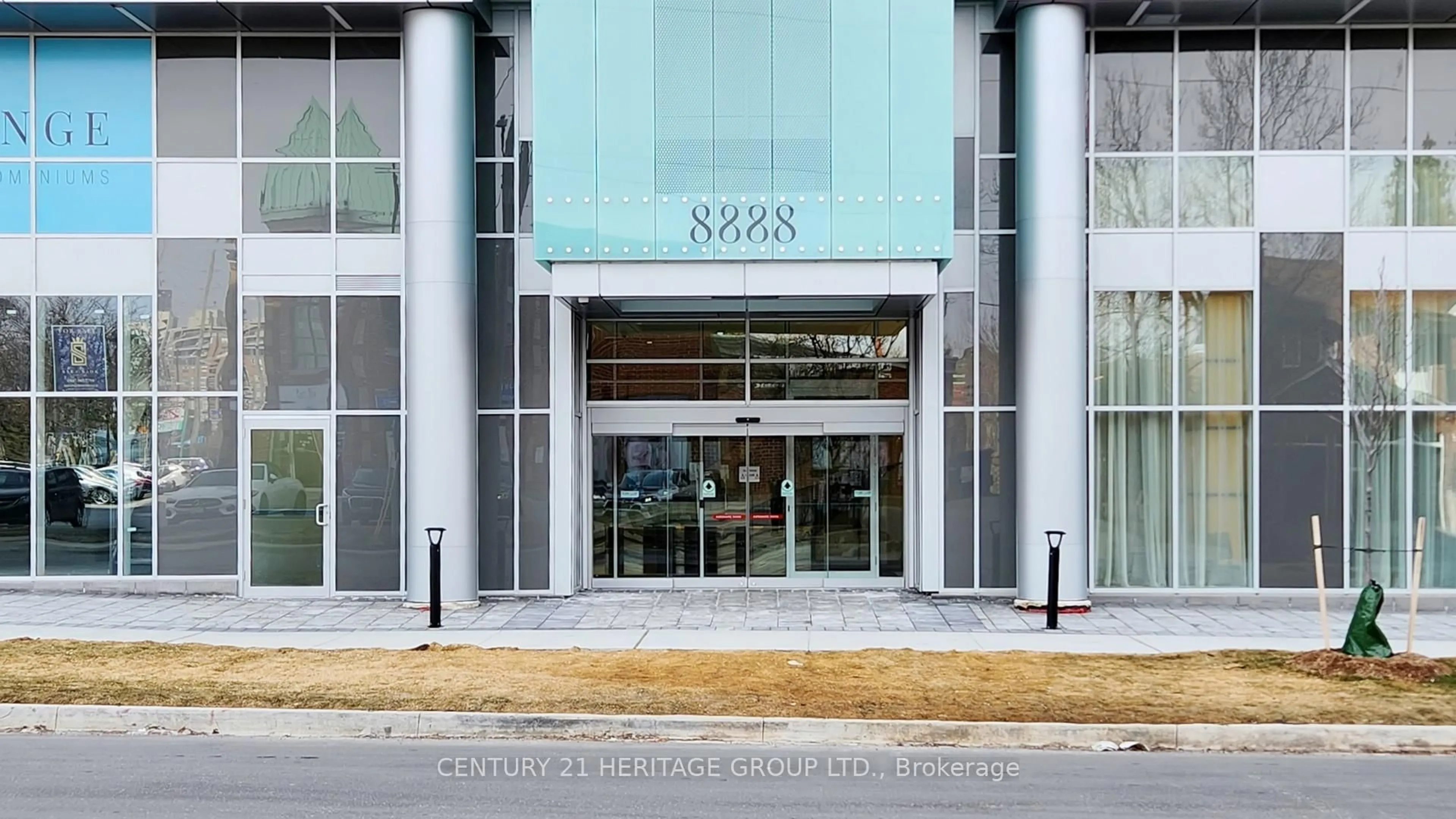 Indoor foyer for 8888 YONGE St #103 L/W, Richmond Hill Ontario L4C 6Z1