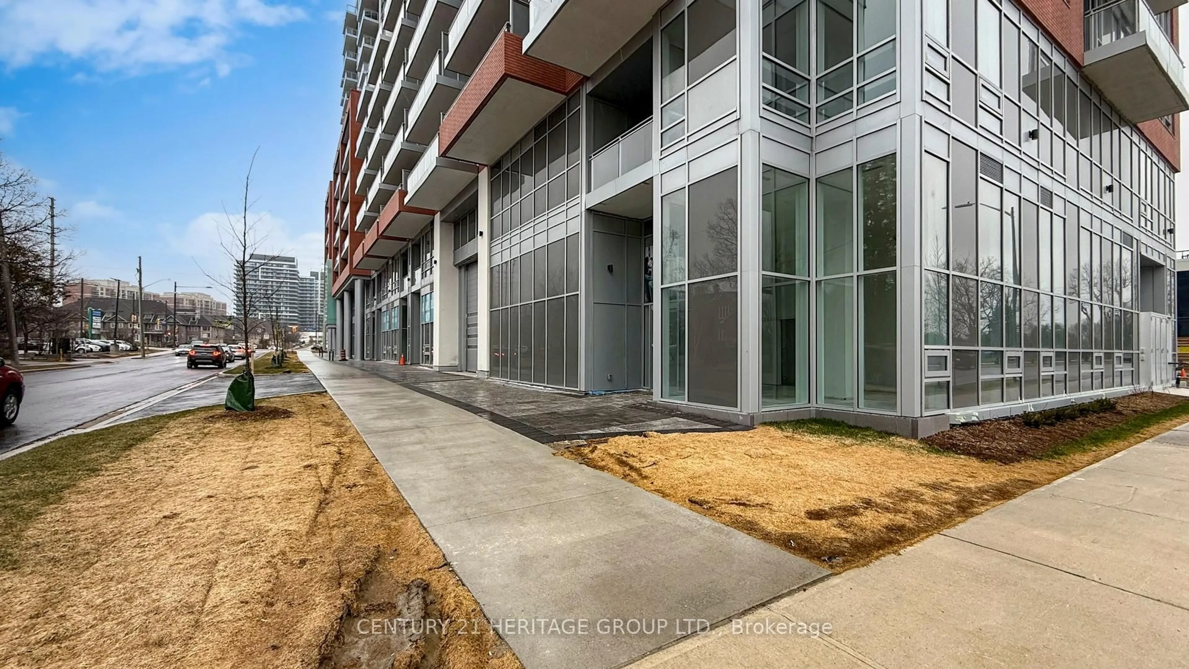 Patio, street for 8888 YONGE St #103 L/W, Richmond Hill Ontario L4C 6Z1