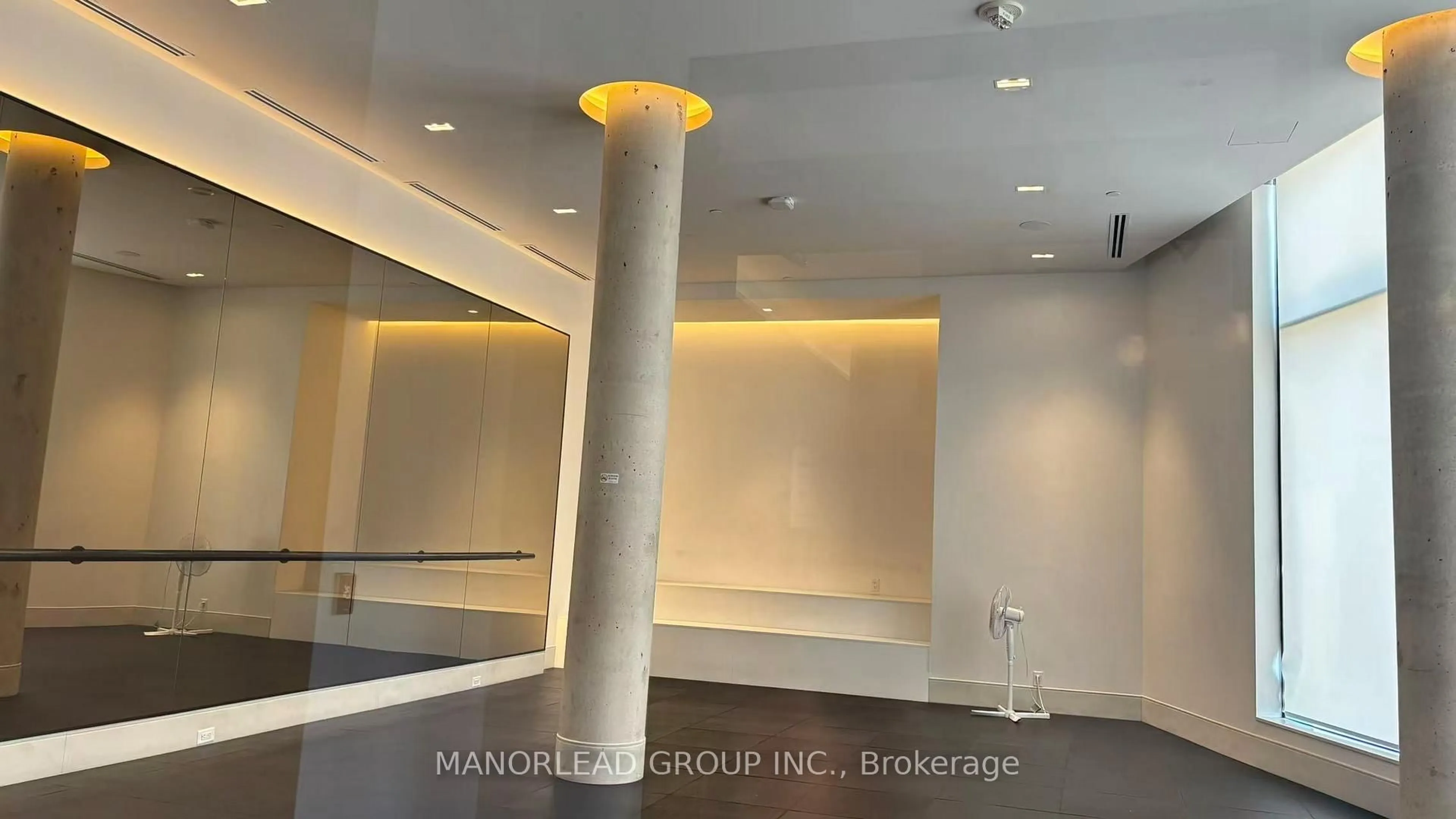 Indoor foyer for 18 Water Walk Dr #2205, Markham Ontario L3R 6L5