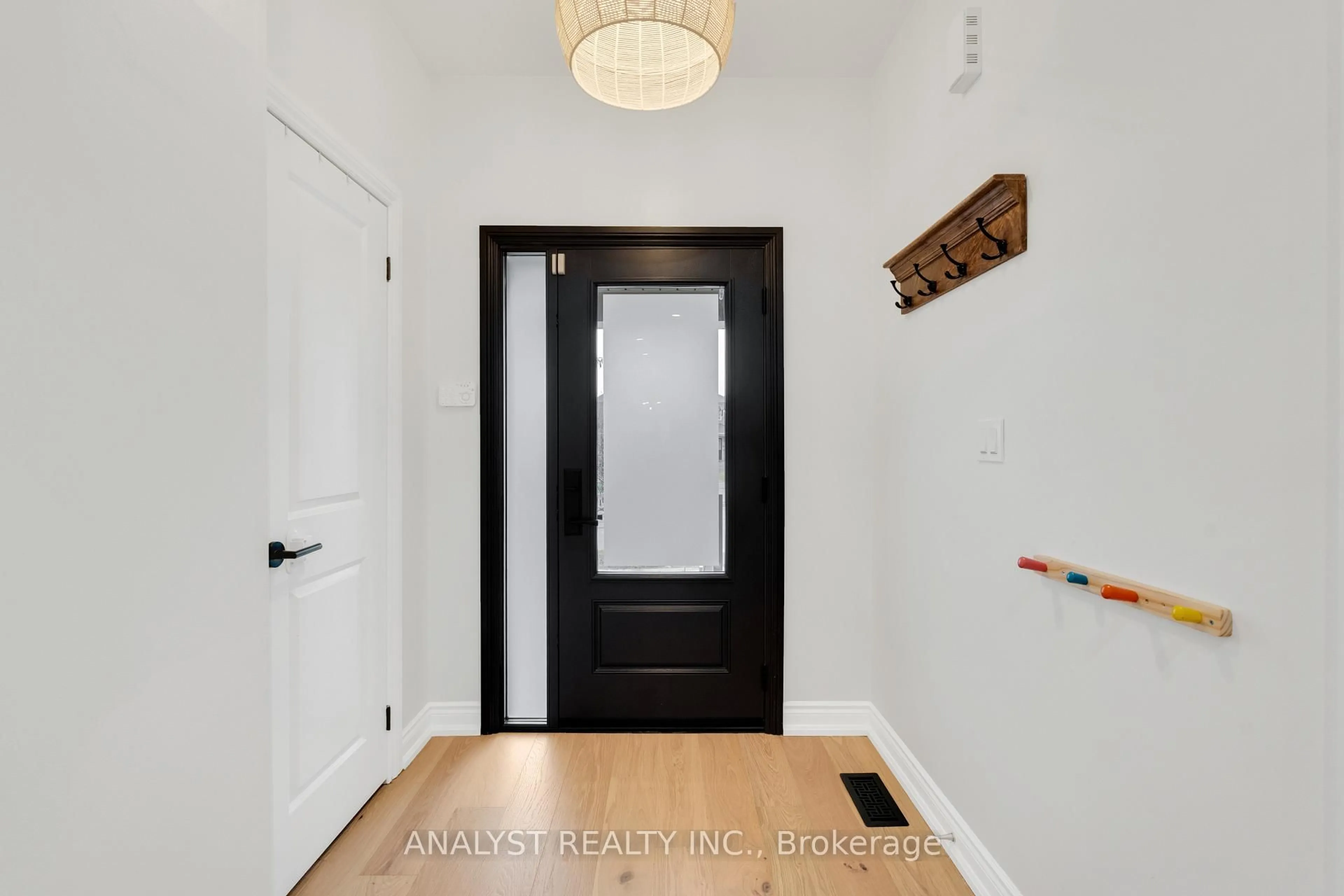 Indoor entryway for 365 Isaac Murray Ave, Vaughan Ontario L6A 4P1